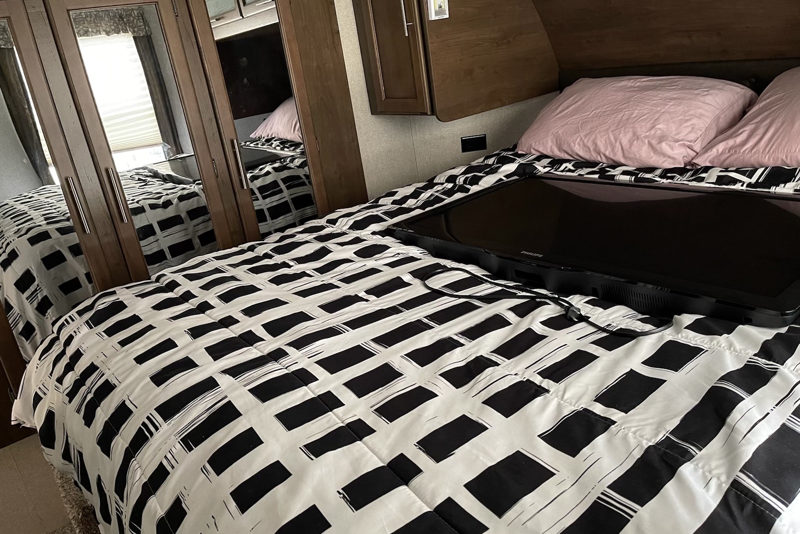 Luxury 2018 Keystone Cougar – Spacious Rear Living RV | Perfect Family Camping