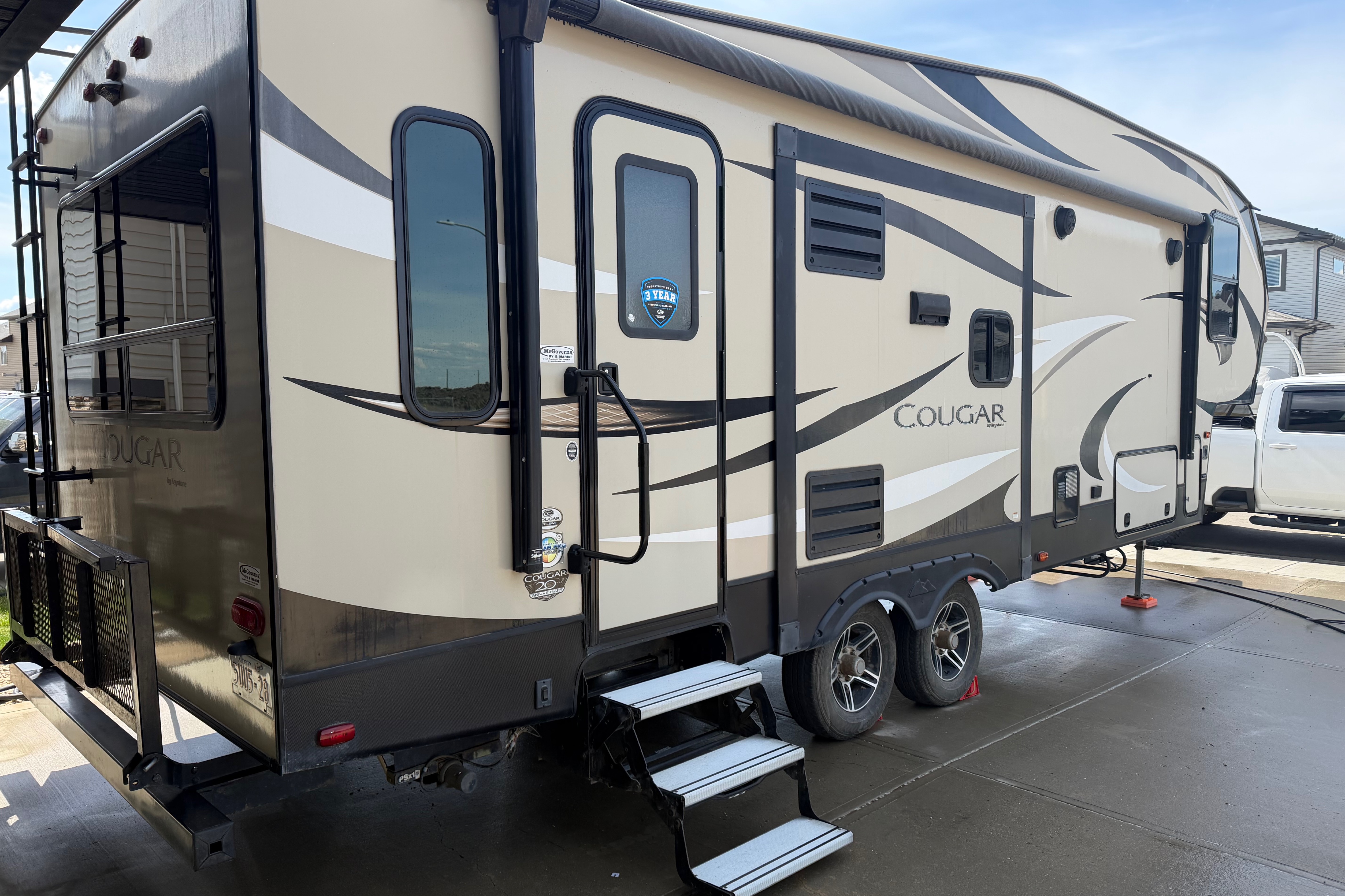 Luxury 2018 Keystone Cougar – Spacious Rear Living RV | Perfect Family Camping