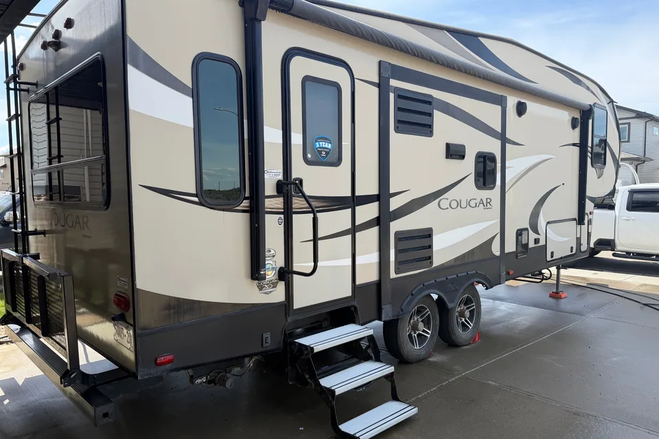 Luxury 2018 Keystone Cougar – Spacious Rear Living RV | Perfect Family Camping