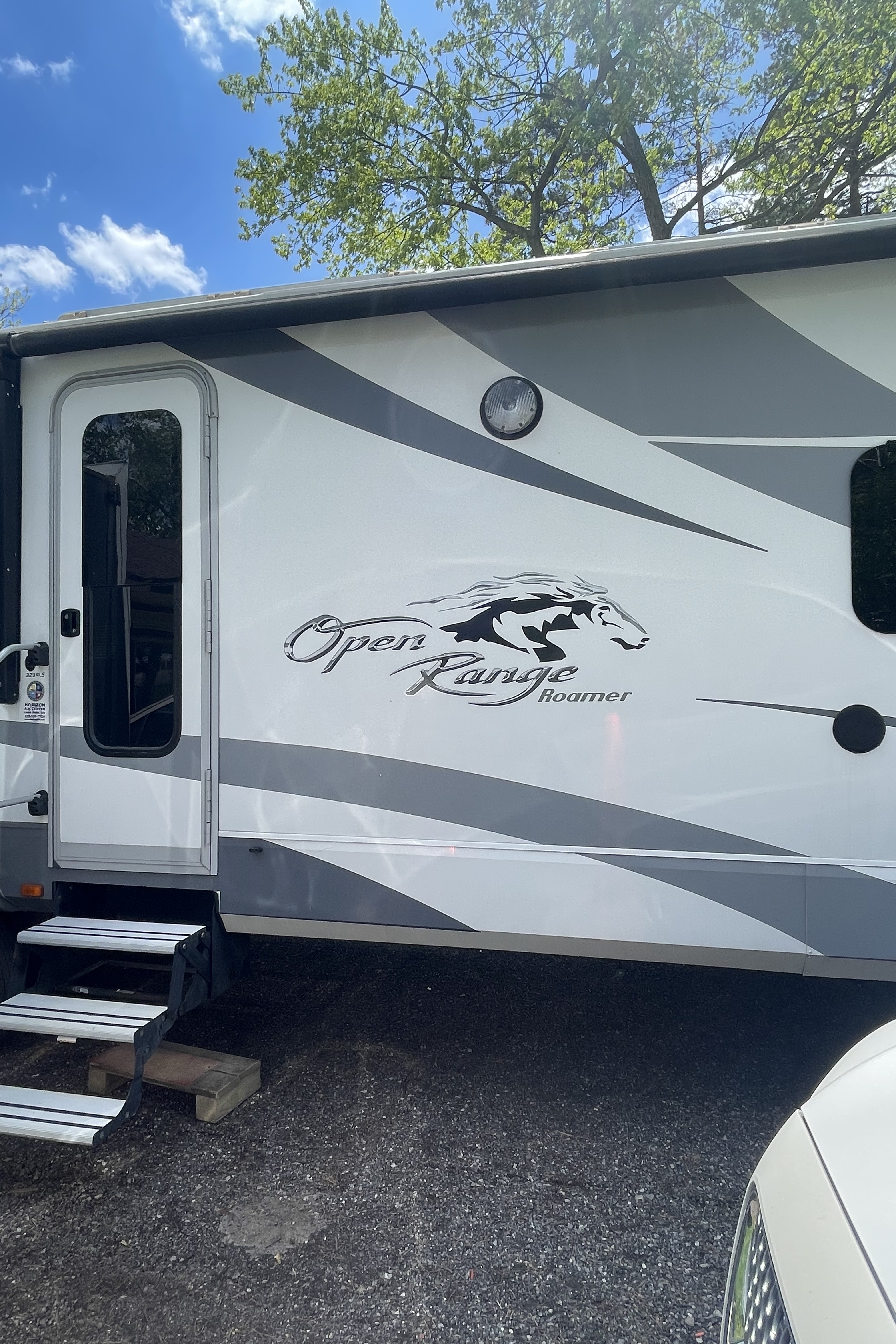 James's Highland Ridge RV 323rls Travel Trailer