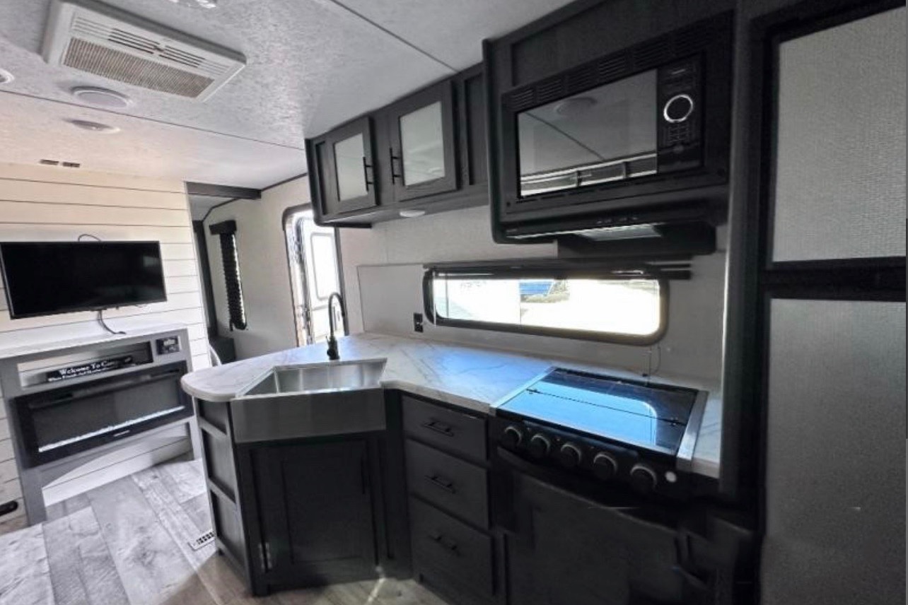 Pack your bags!! 🧳 2021 Aspen Trail 2810BHSWE Travel Trailer