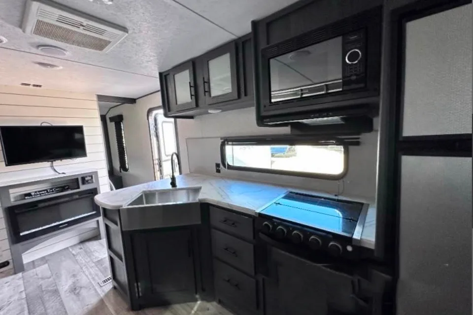 Pack your bags!! 🧳 2021 Aspen Trail 2810BHSWE Travel Trailer