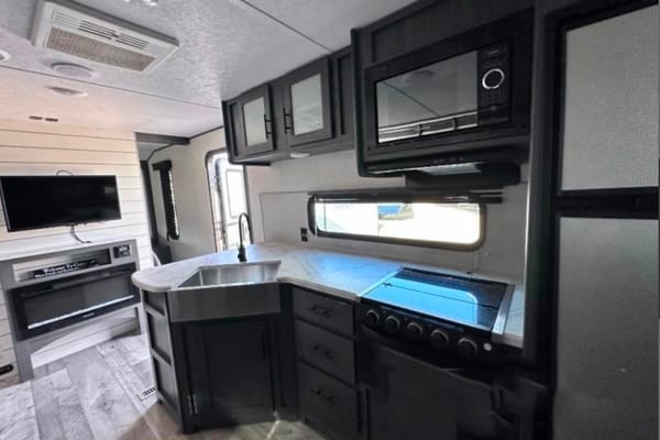 Pack your bags!! 🧳 2021 Aspen Trail 2810BHSWE Travel Trailer