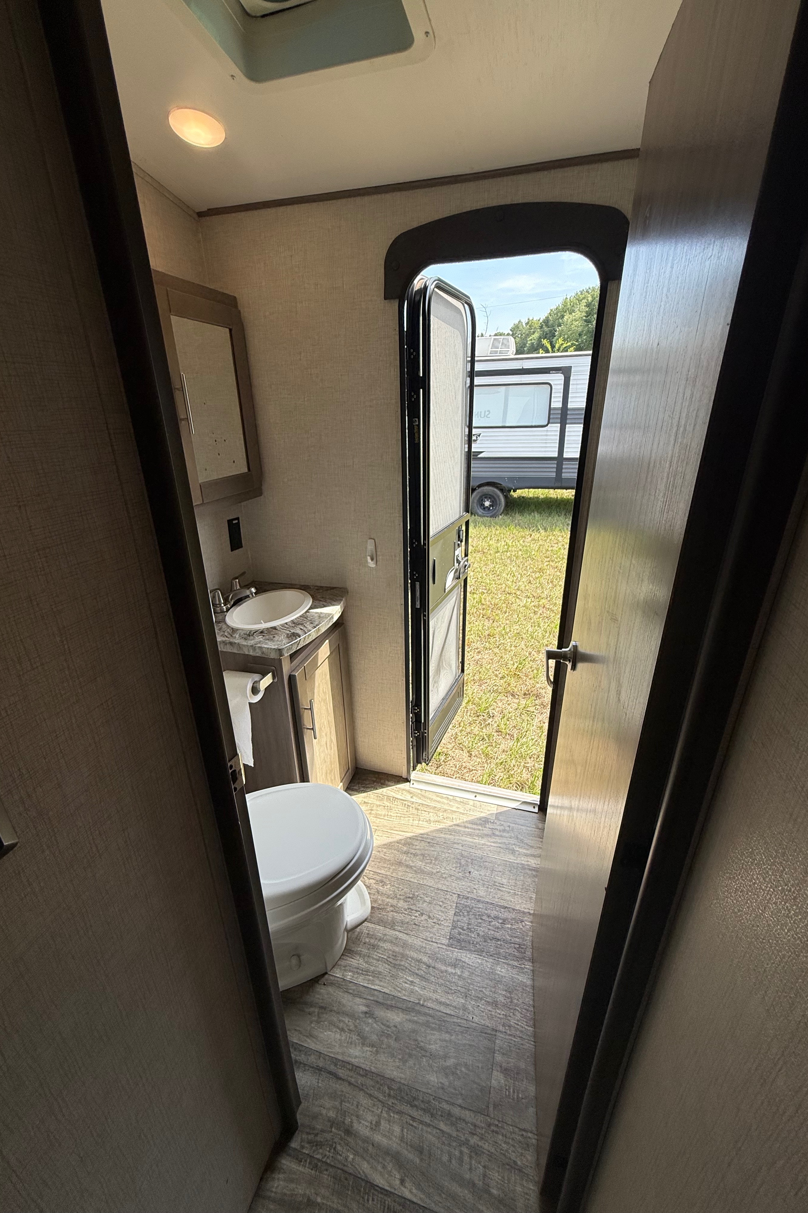 (Delivery ONLY) Sunset Trail, sleeps 10+, 2 bathrooms