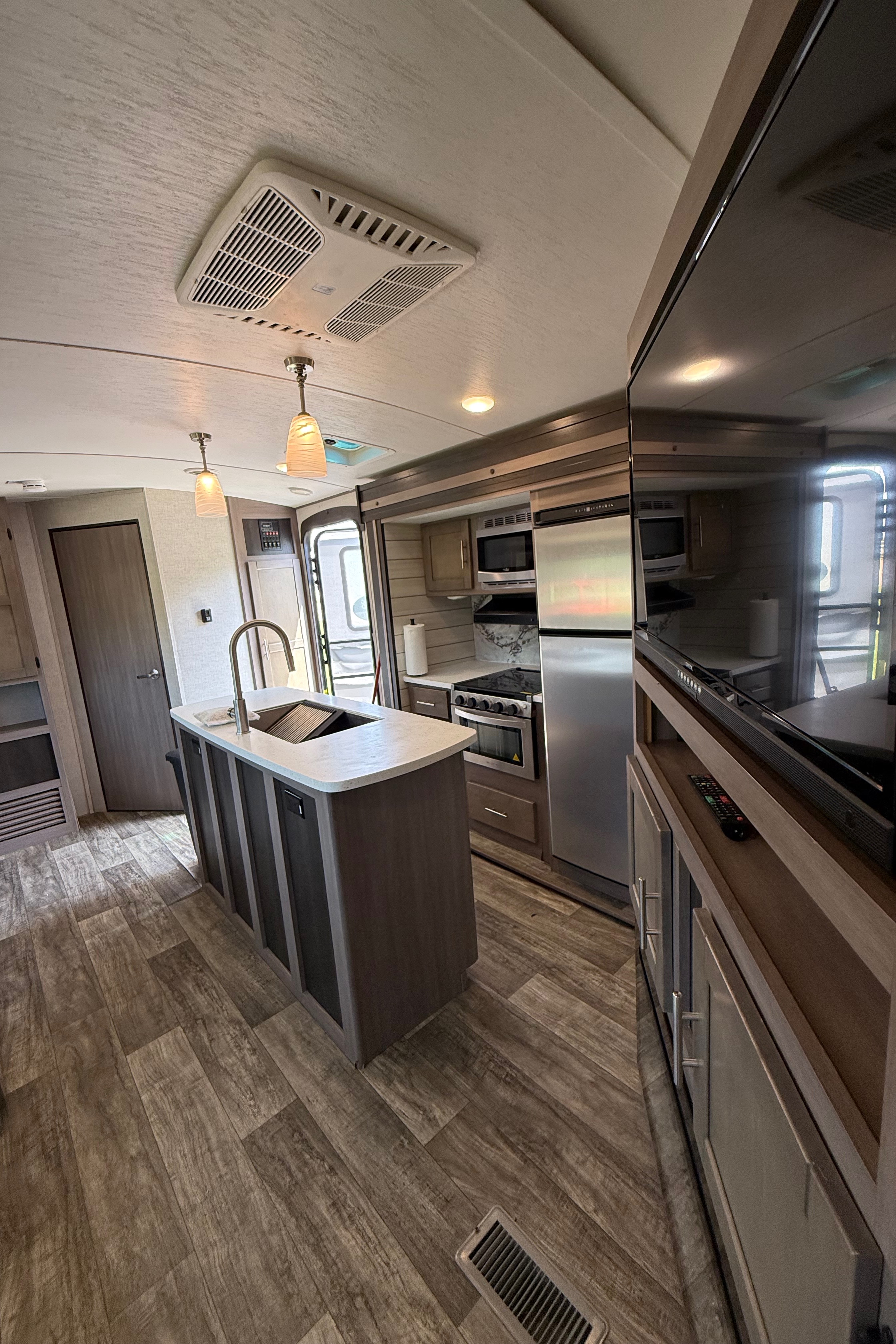 (Delivery ONLY) Sunset Trail, sleeps 10+, 2 bathrooms