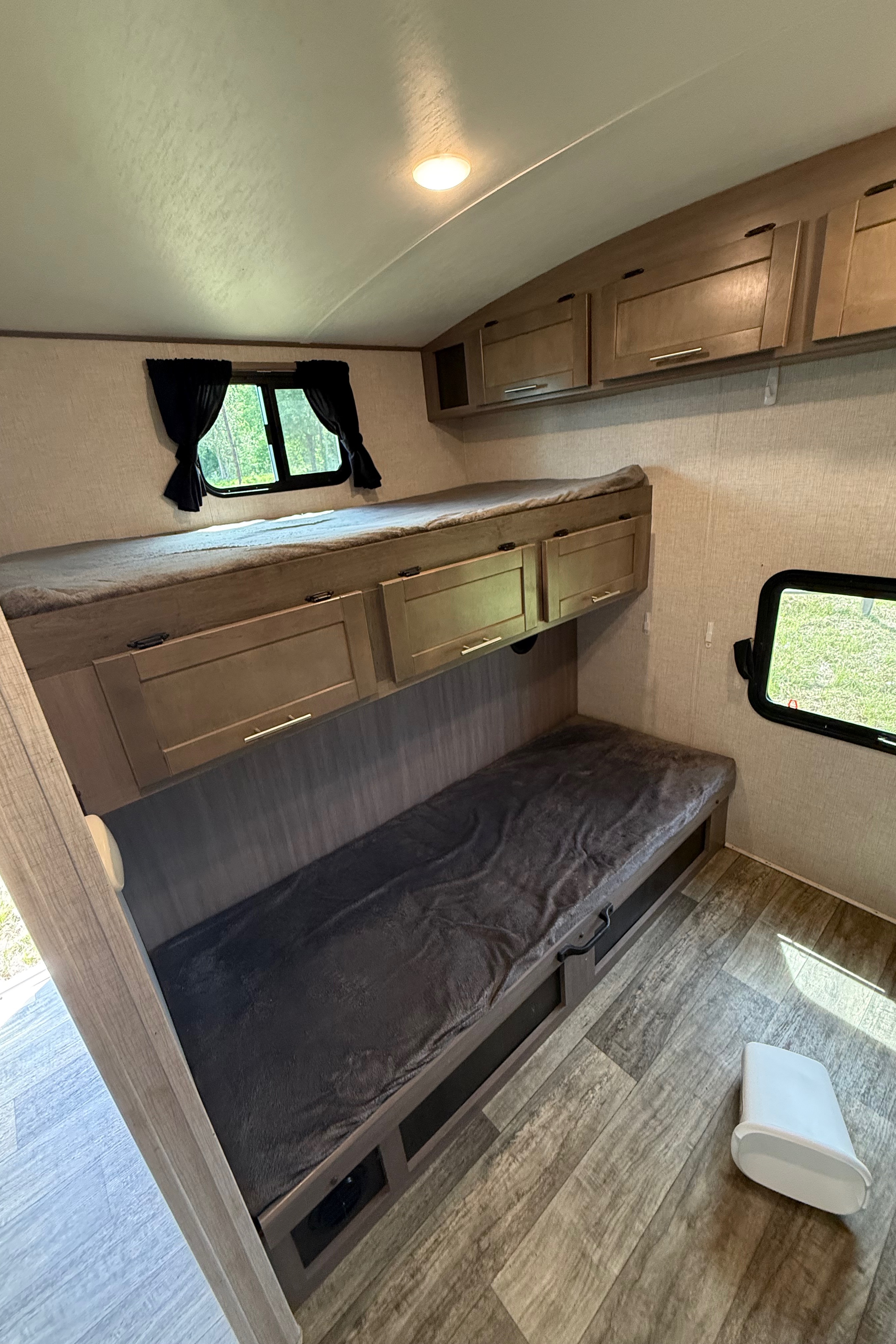 (Delivery ONLY) Sunset Trail, sleeps 10+, 2 bathrooms