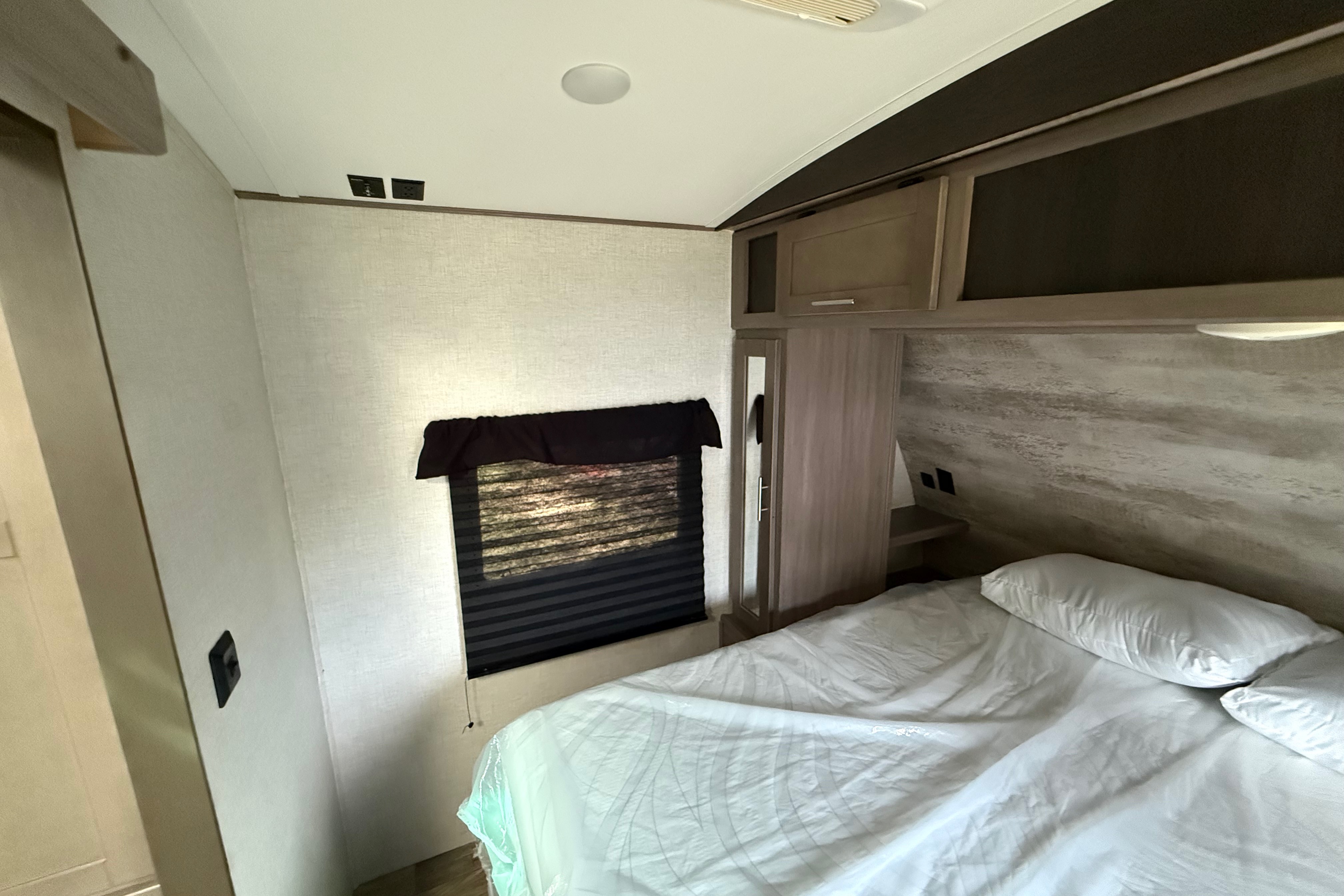 (Delivery ONLY) Sunset Trail, sleeps 10+, 2 bathrooms