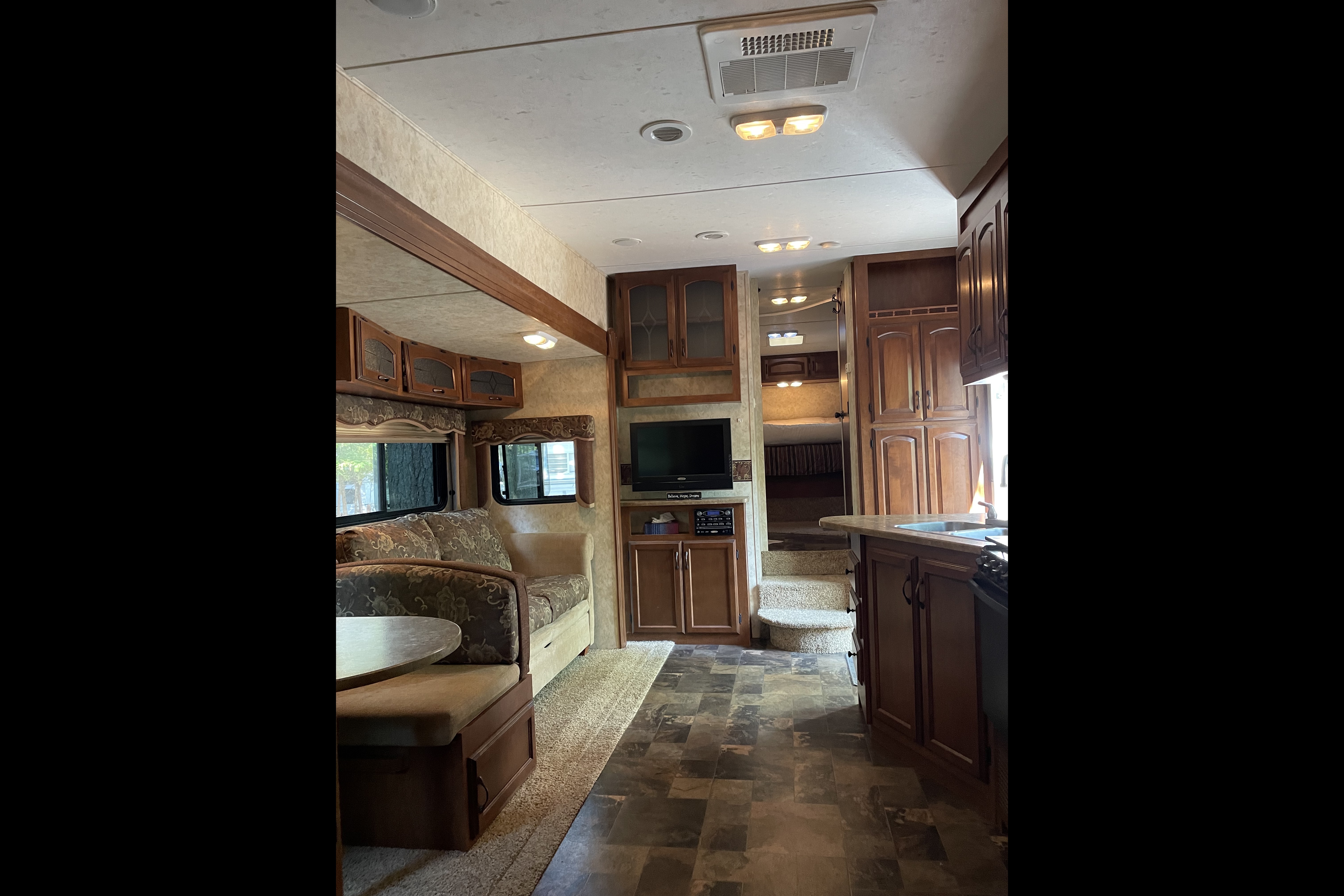 Annie’s Coachmen Chapparel Lite Fifth Wheel