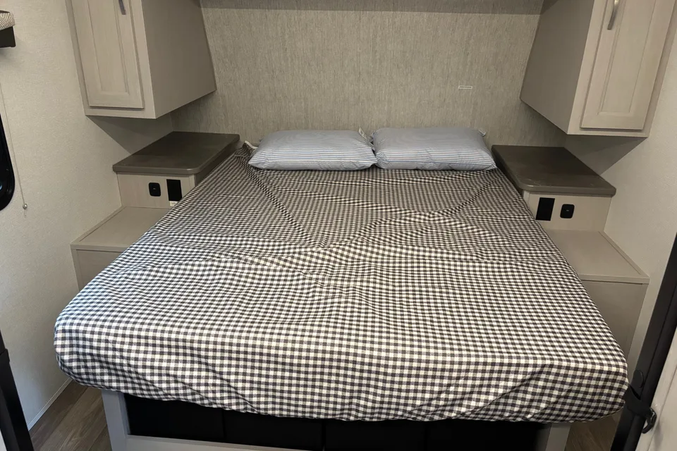 Mathew's Cruiser RV Shadow cruiser 330BHS Travel Trailer