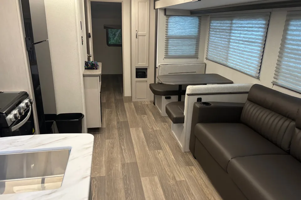 Mathew's Cruiser RV Shadow cruiser 330BHS Travel Trailer