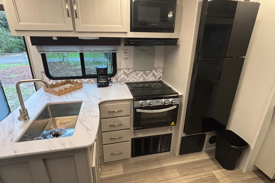 Mathew's Cruiser RV Shadow cruiser 330BHS Travel Trailer