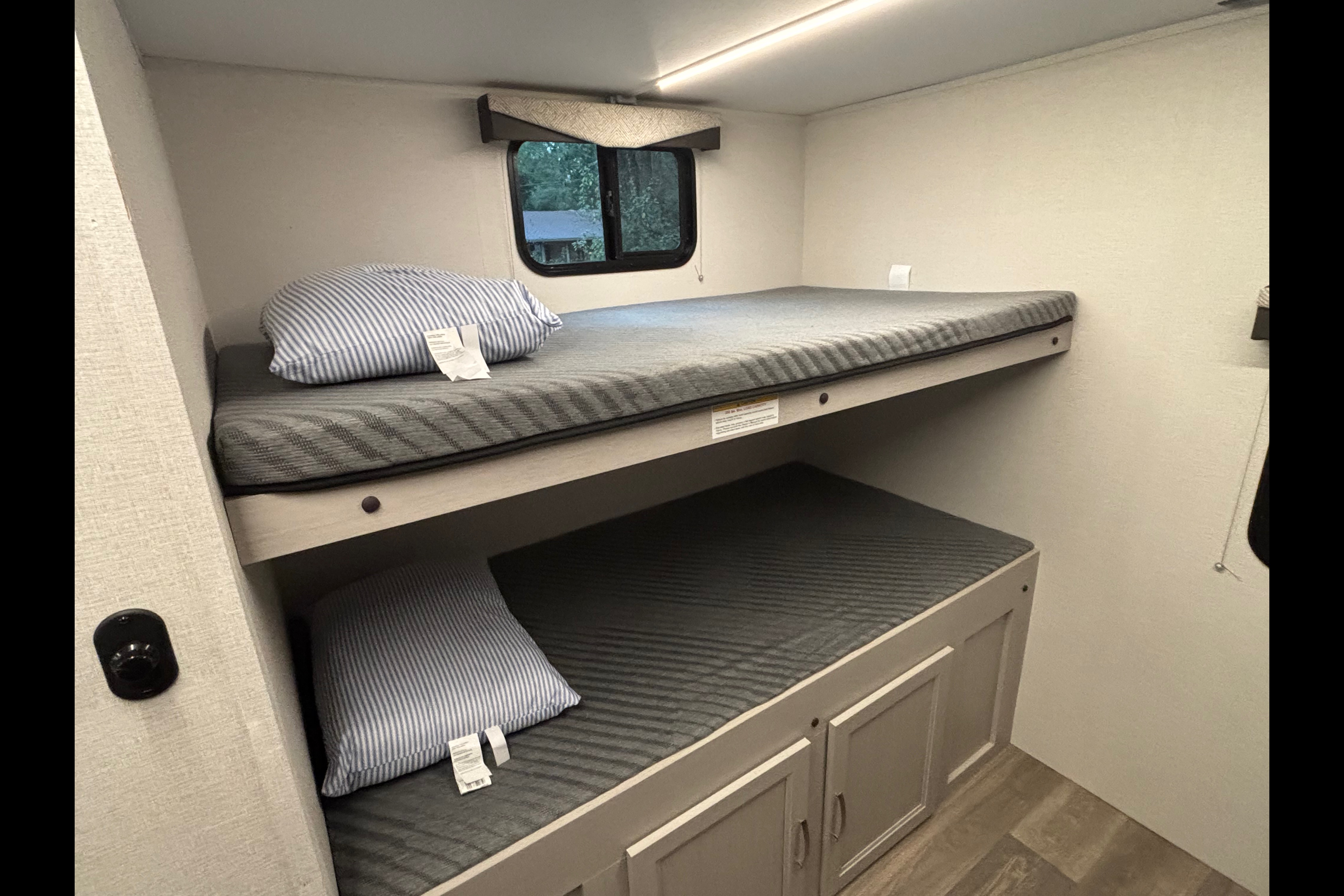 Mathew's Cruiser RV Shadow cruiser 330BHS Travel Trailer