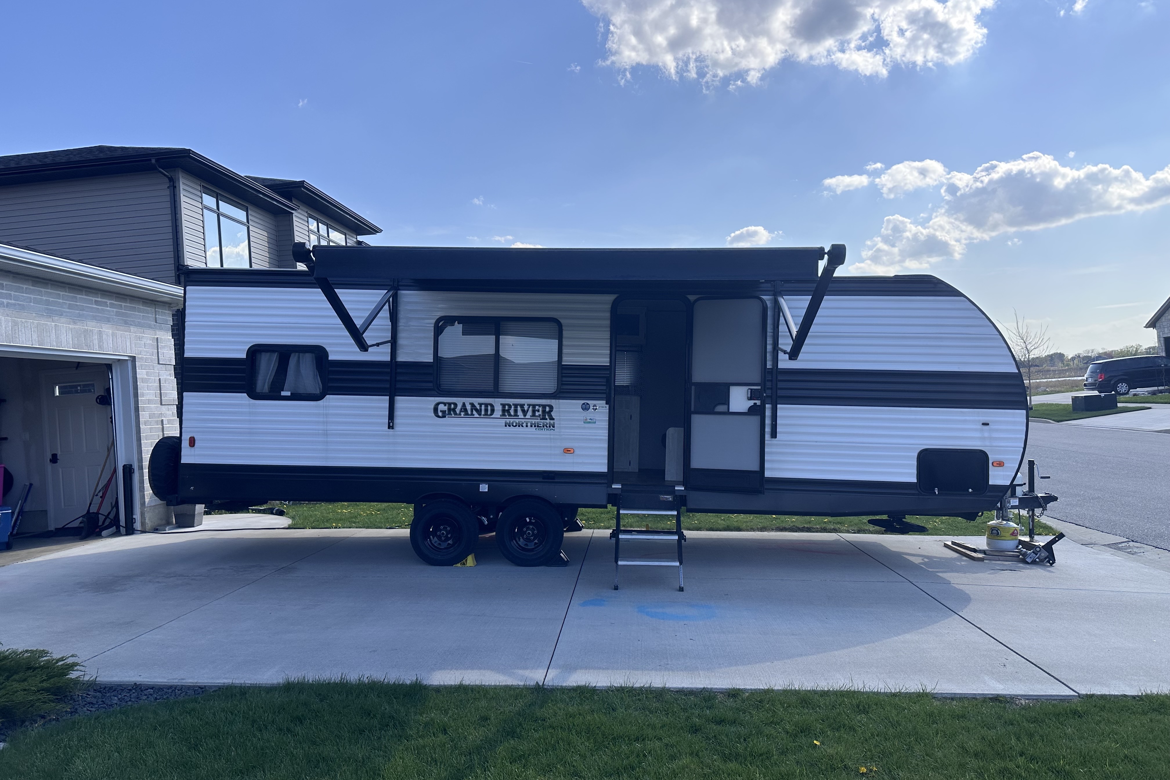 Dustin's Grand River 270BHN Travel Trailer