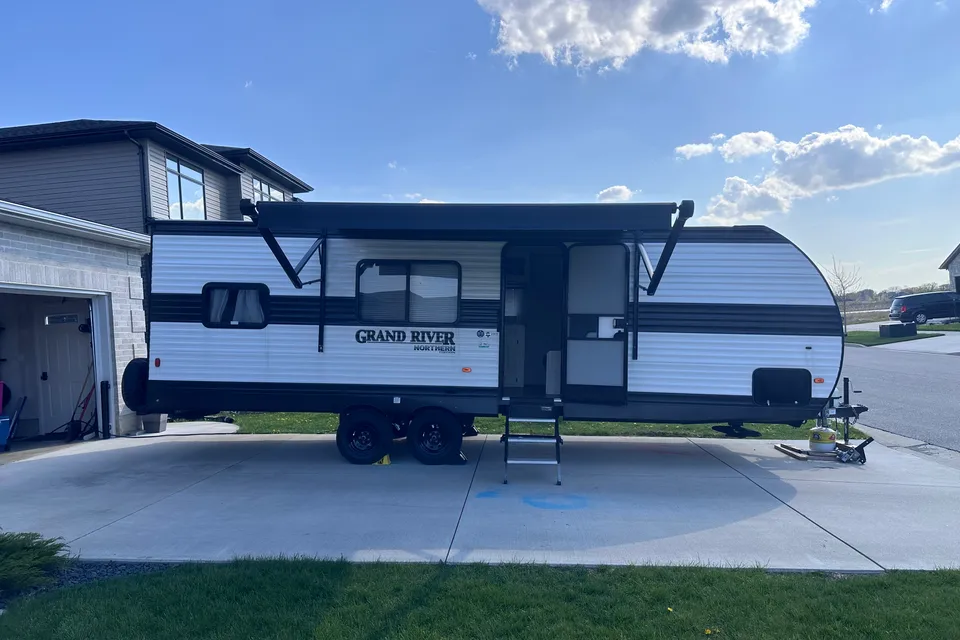 Dustin's Grand River 270BHN Travel Trailer