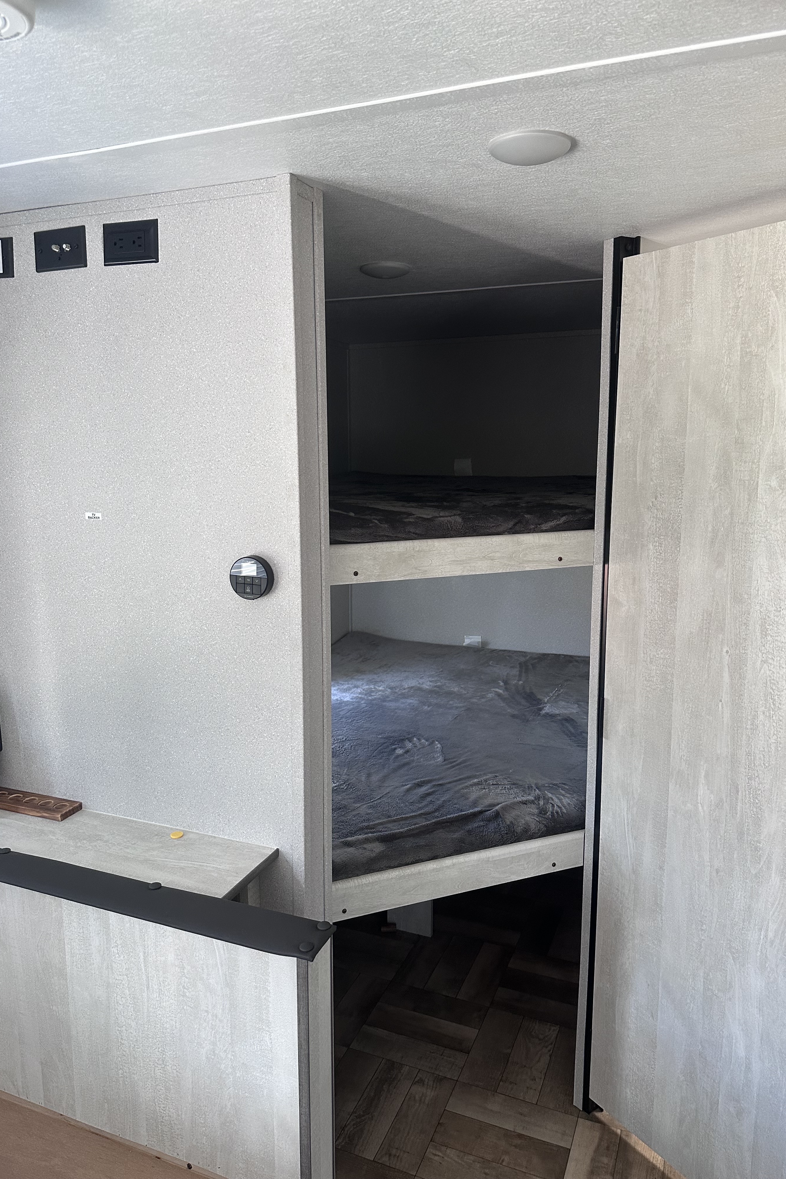 Dustin's Grand River 270BHN Travel Trailer