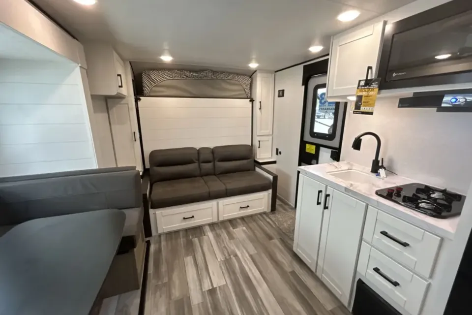 Chandler's Jayco Jay flight slx 197mb Travel Trailer