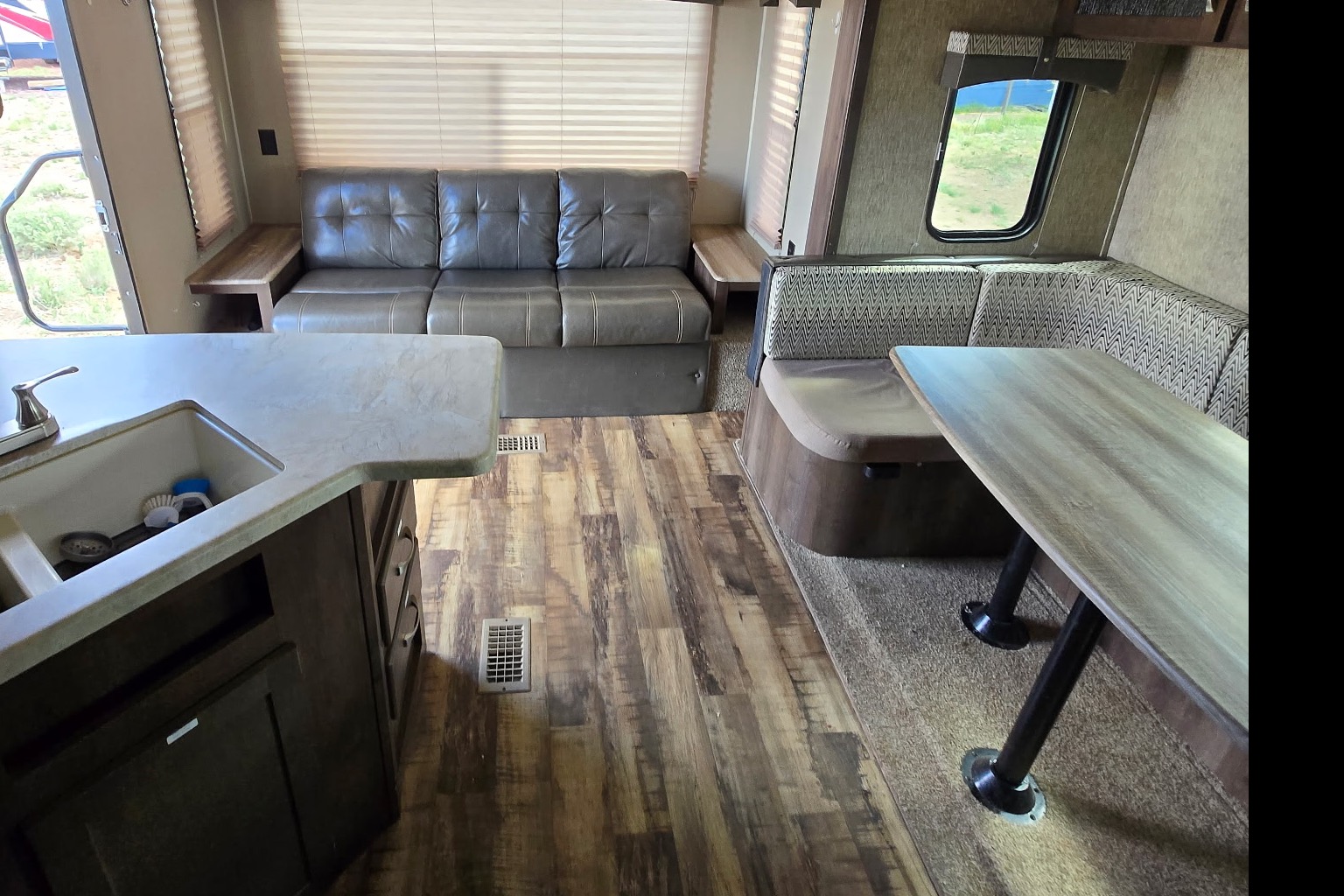 Cozy Little 5th Wheel