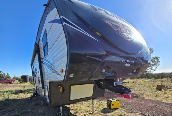 Cozy Little 5th Wheel
