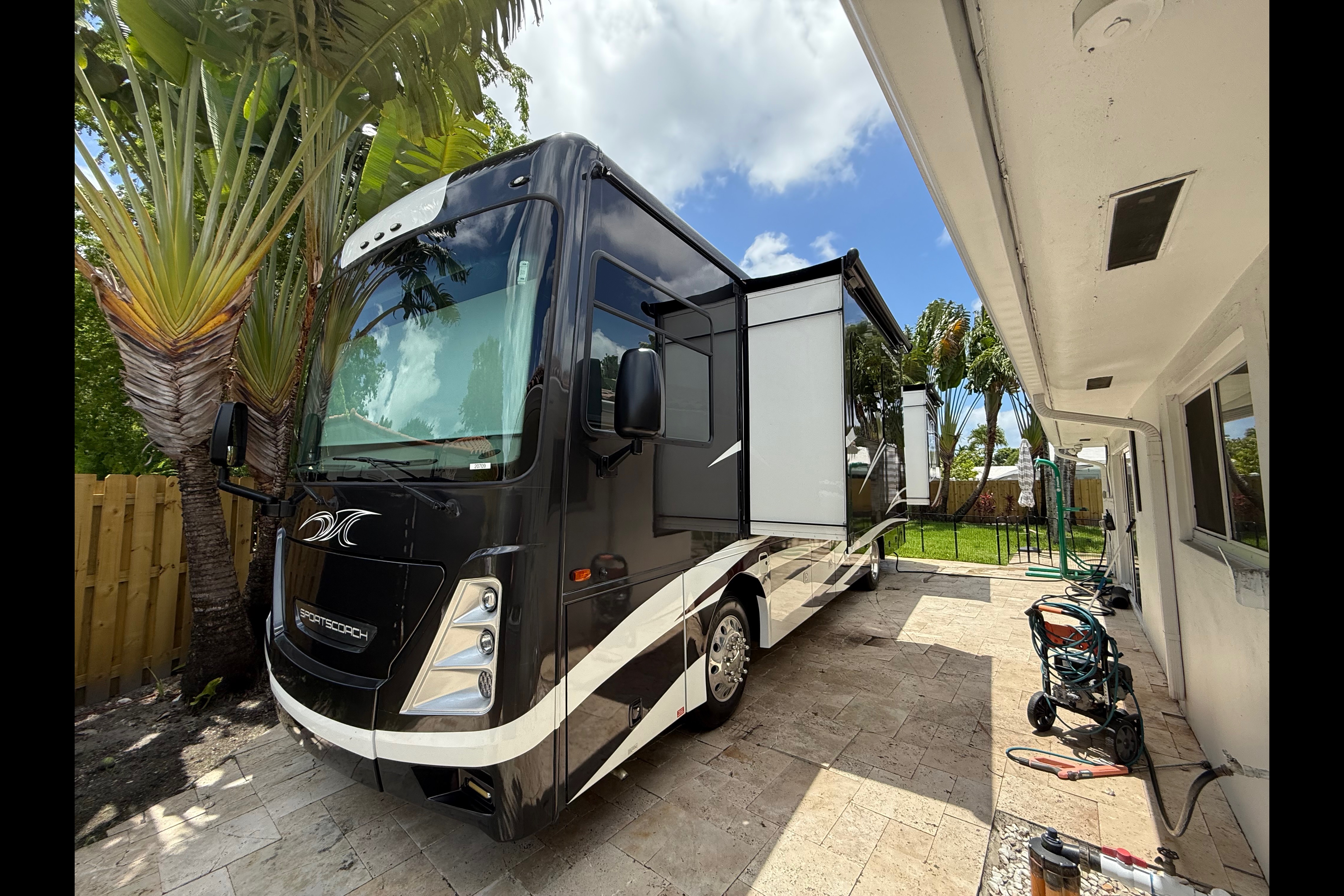 Doron’s Coachmen SRS SPORTSCOACH 354QS Class A
