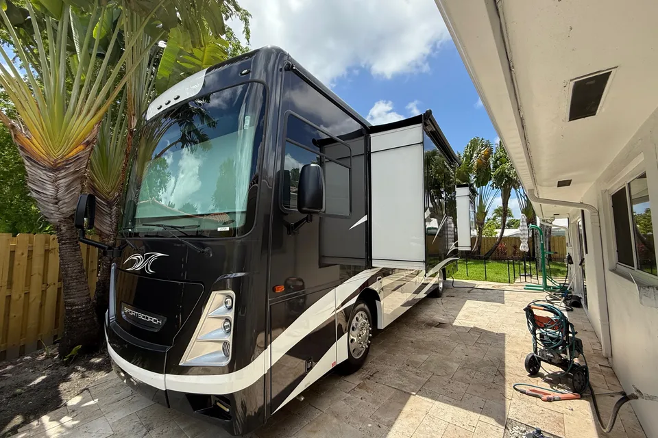 Doron’s Coachmen SRS SPORTSCOACH 354QS Class A