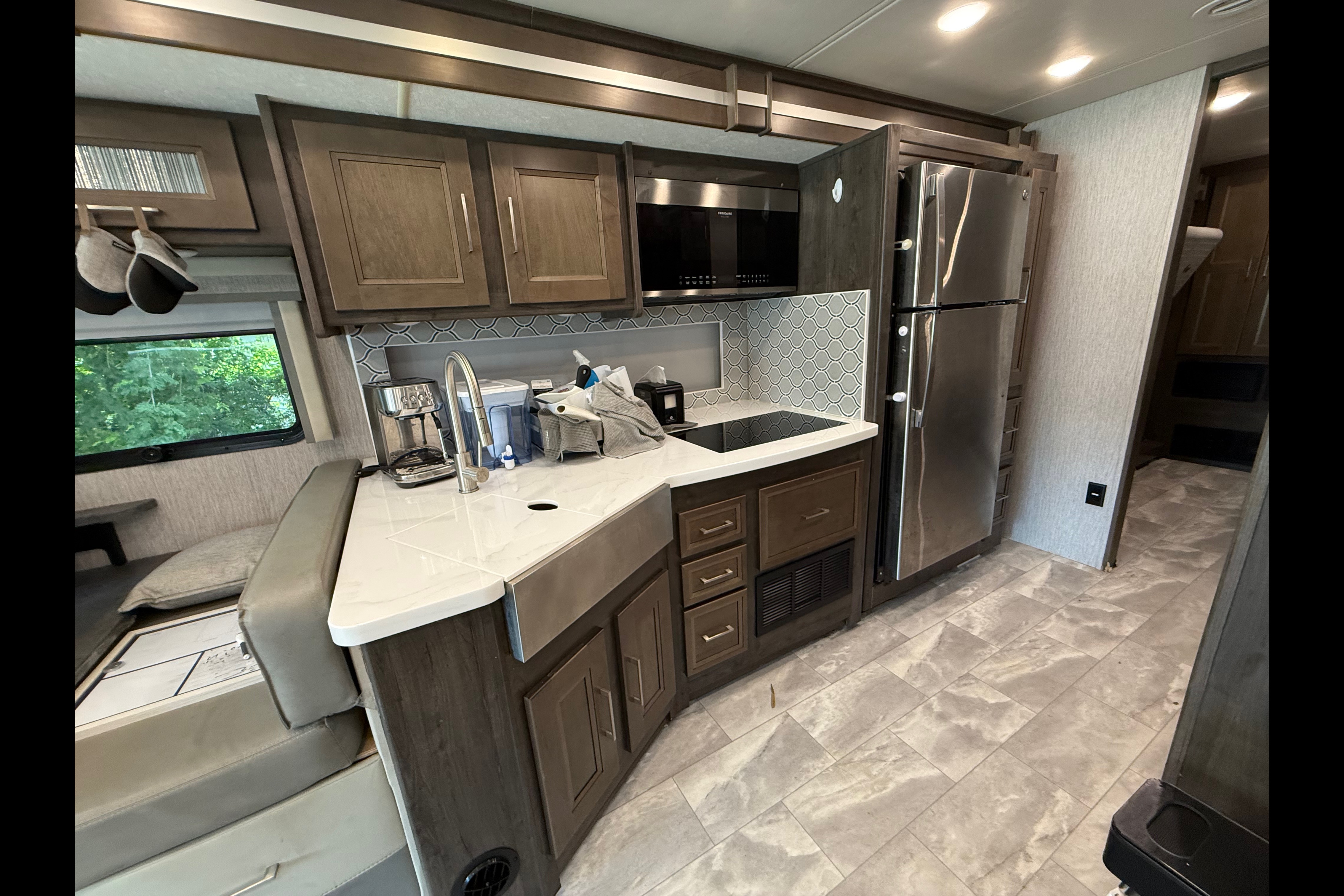 Doron’s Coachmen SRS SPORTSCOACH 354QS Class A
