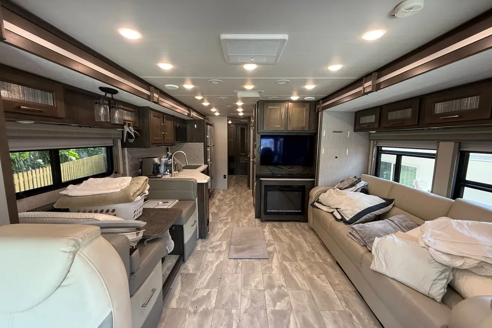 Doron’s Coachmen SRS SPORTSCOACH 354QS Class A