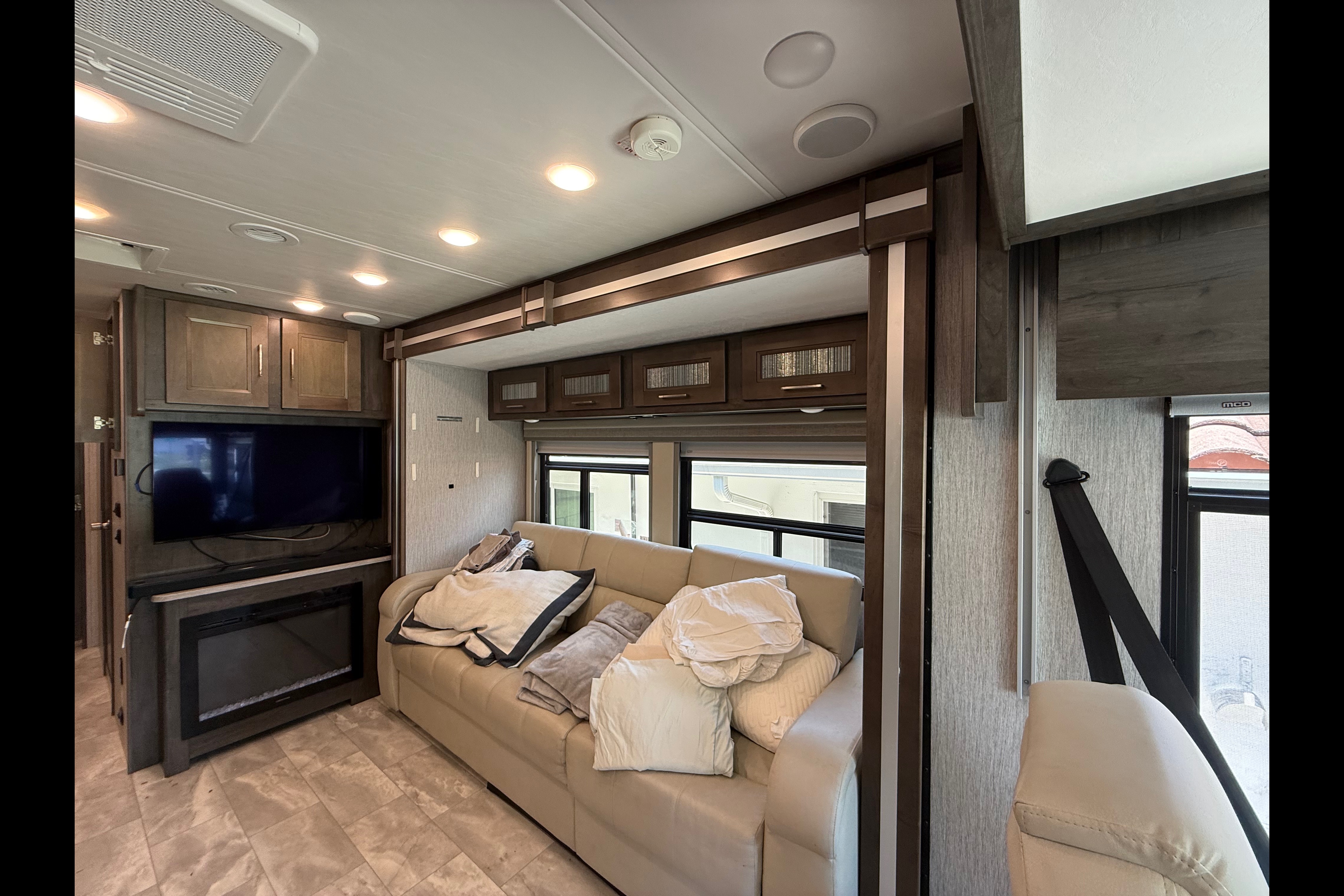 Doron’s Coachmen SRS SPORTSCOACH 354QS Class A