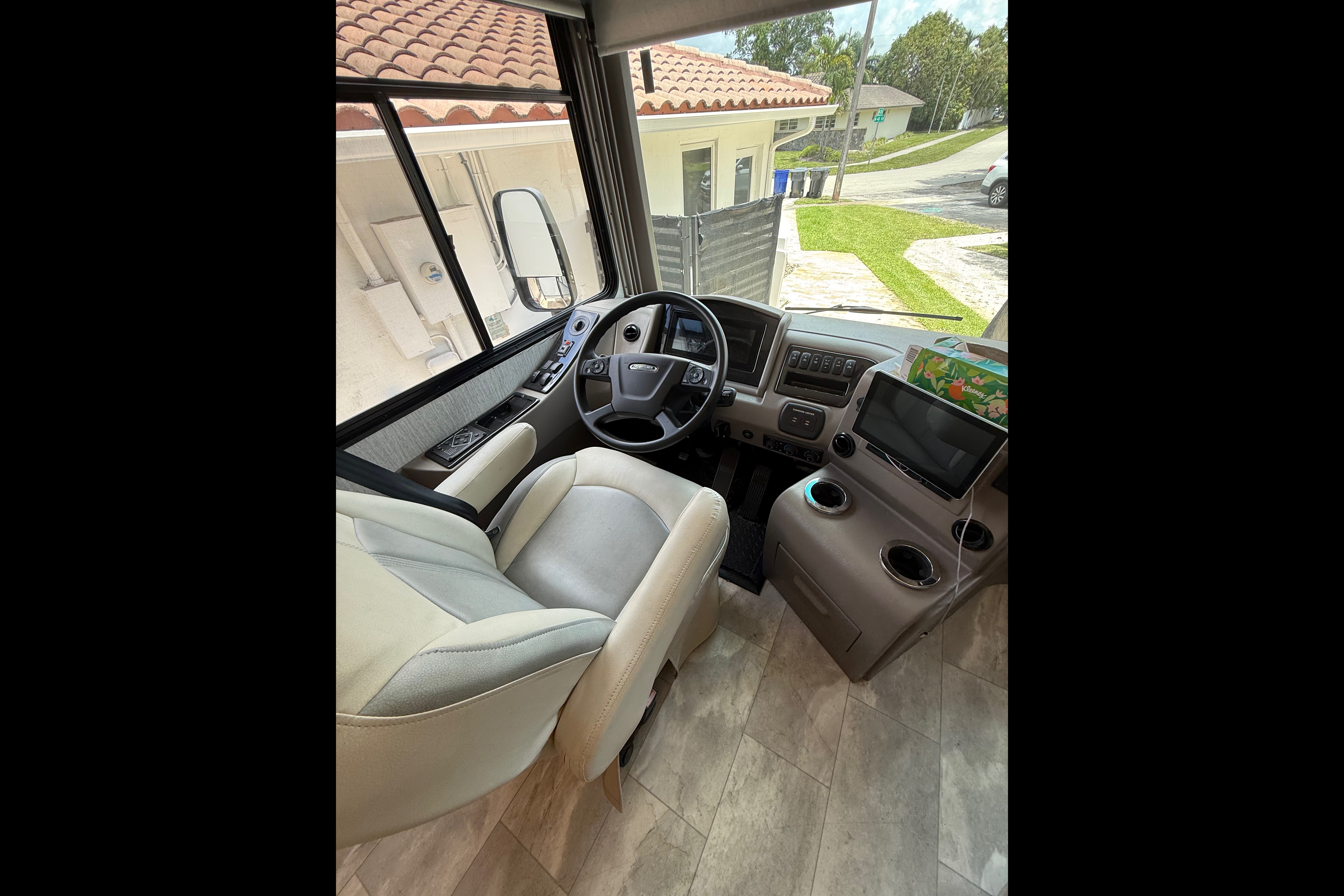 Doron’s Coachmen SRS SPORTSCOACH 354QS Class A