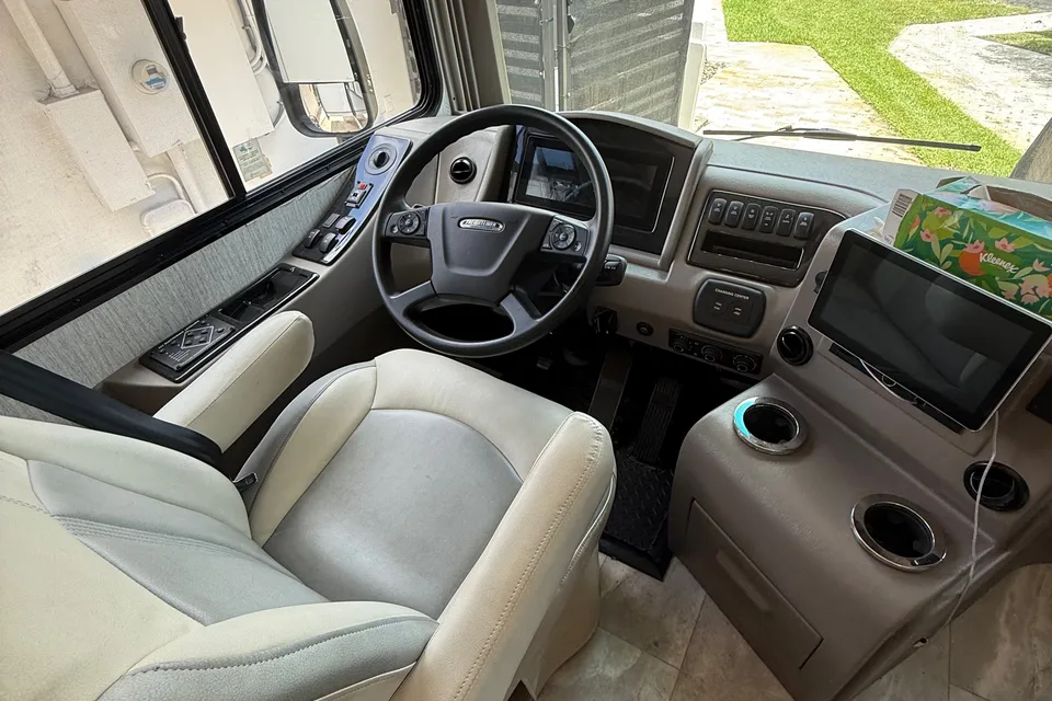 Doron’s Coachmen SRS SPORTSCOACH 354QS Class A