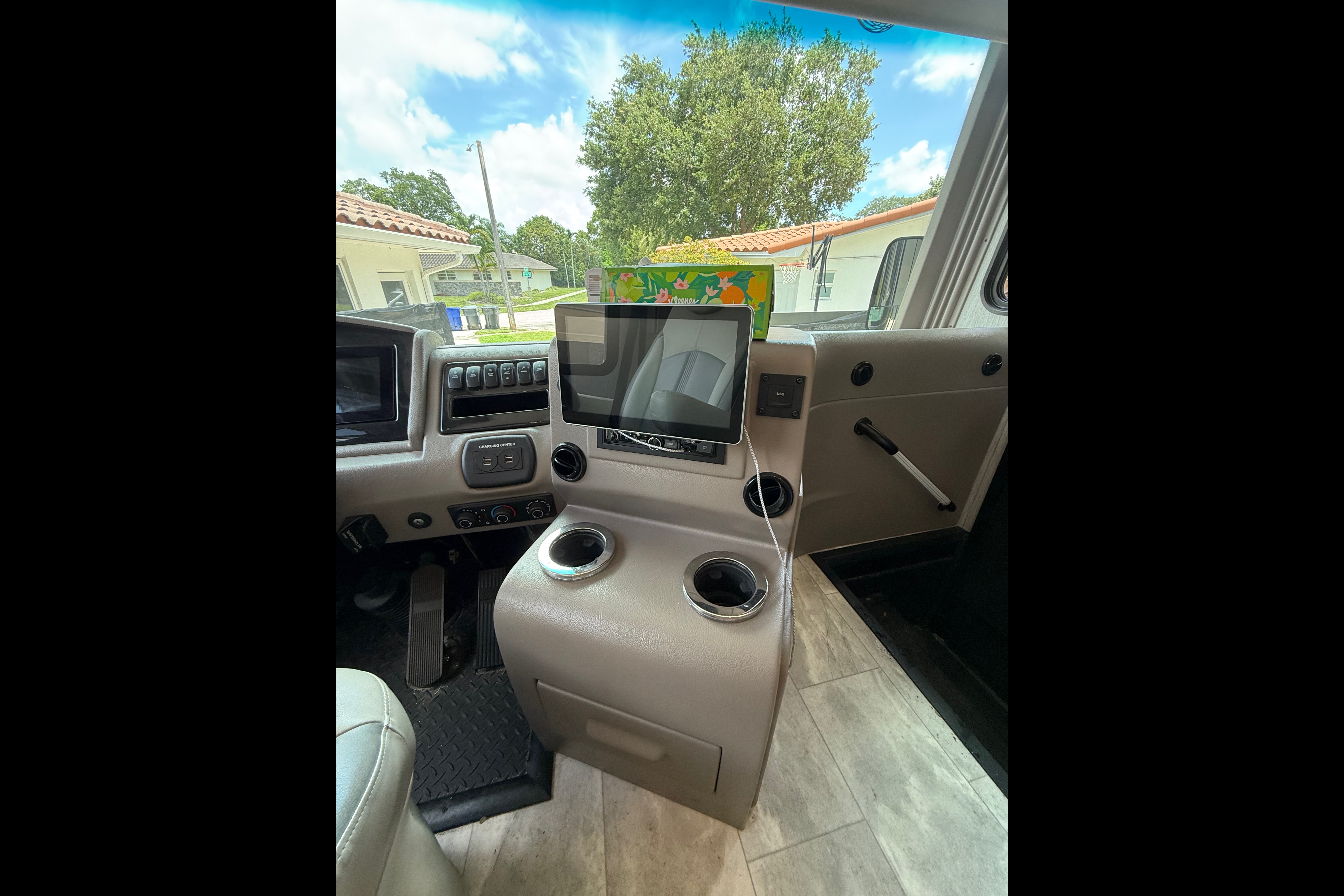Doron’s Coachmen SRS SPORTSCOACH 354QS Class A