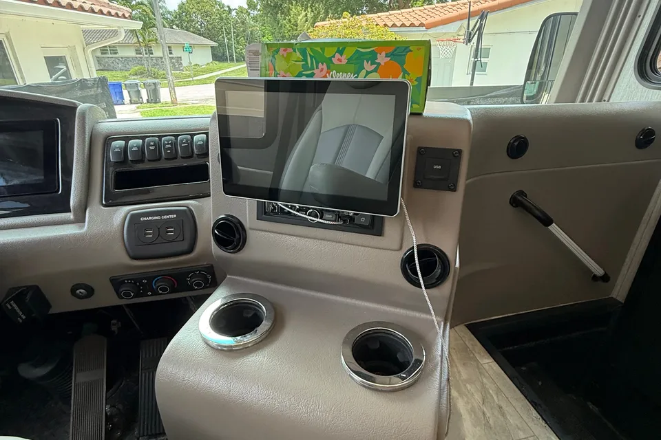 Doron’s Coachmen SRS SPORTSCOACH 354QS Class A