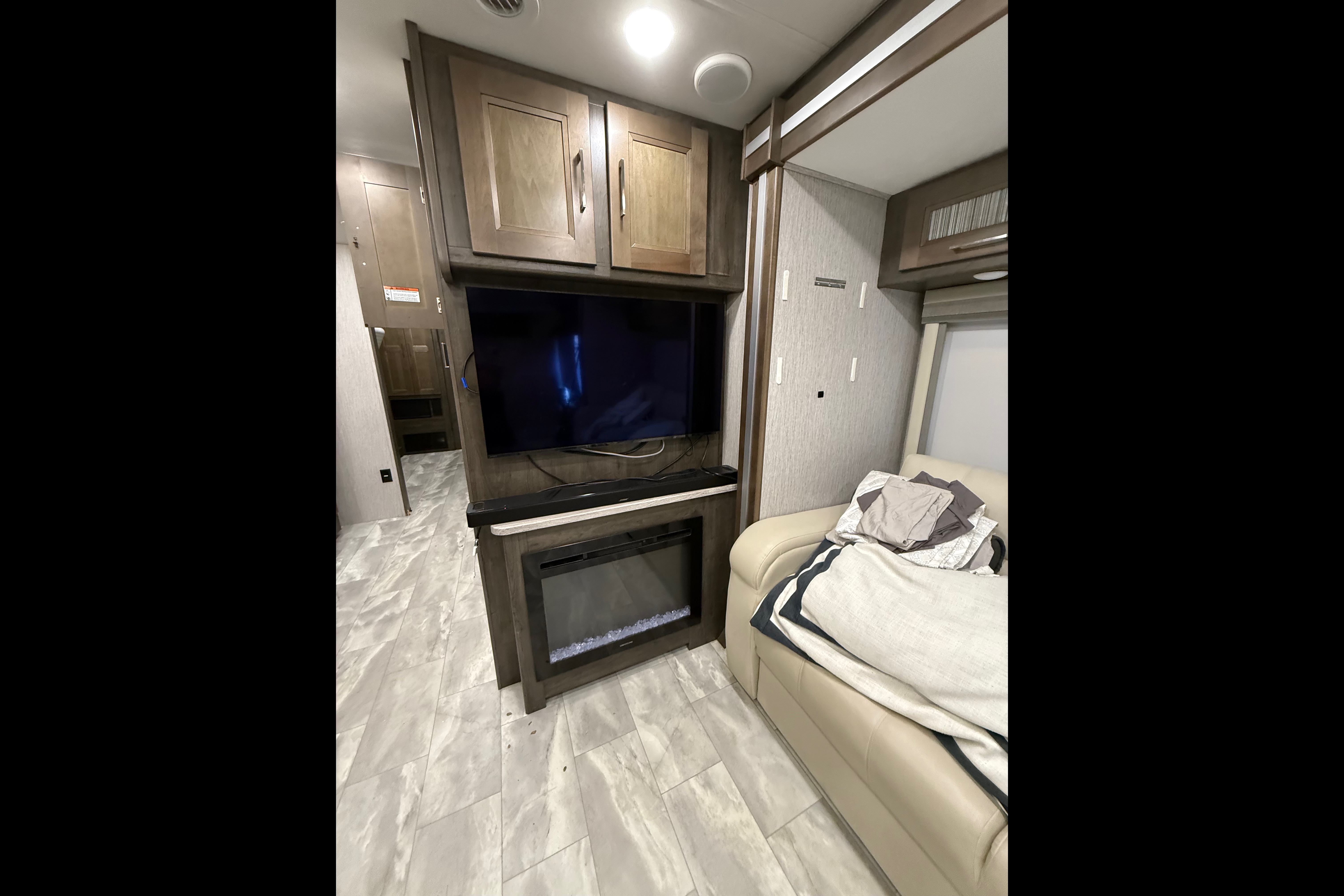 Doron’s Coachmen SRS SPORTSCOACH 354QS Class A