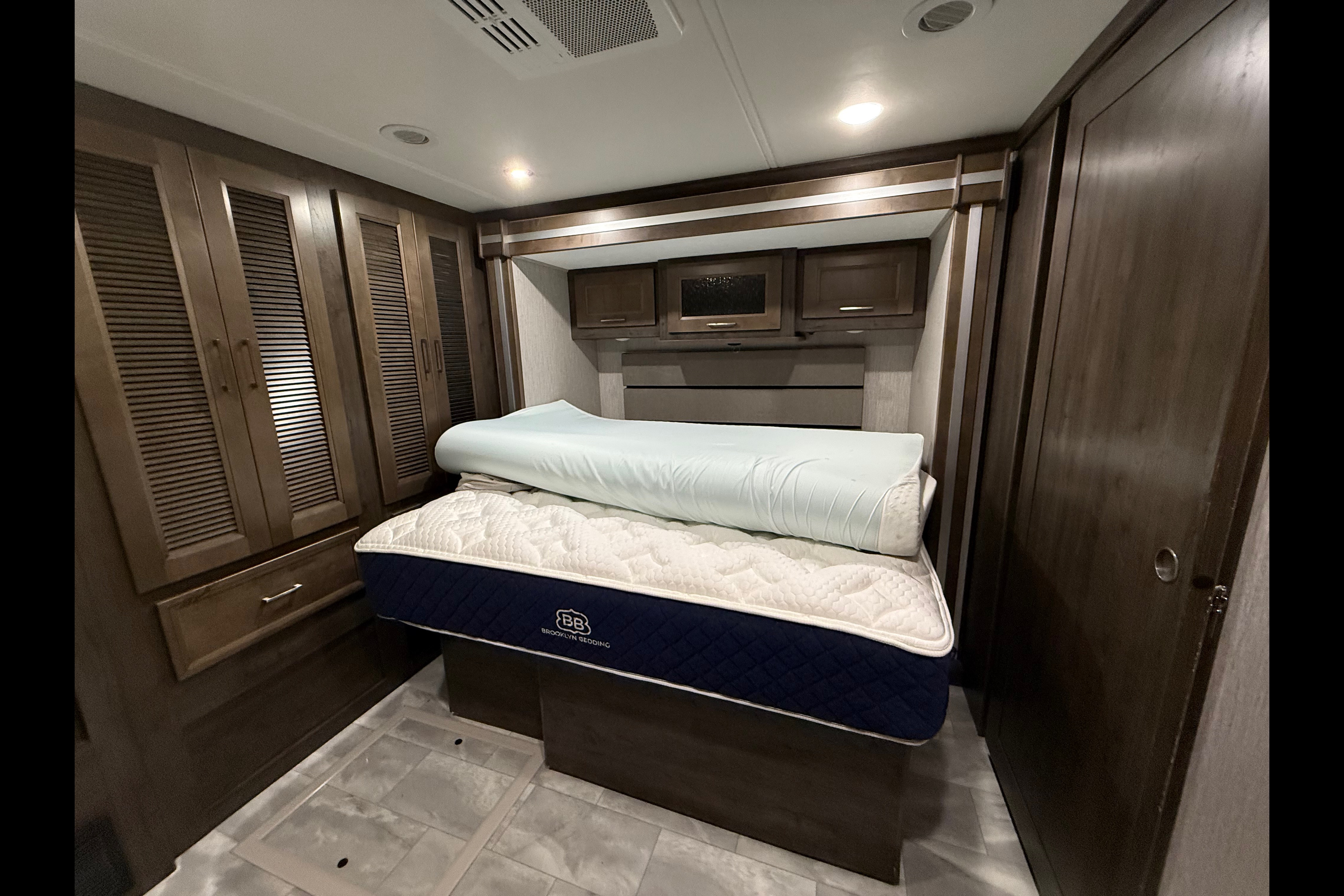 Doron’s Coachmen SRS SPORTSCOACH 354QS Class A