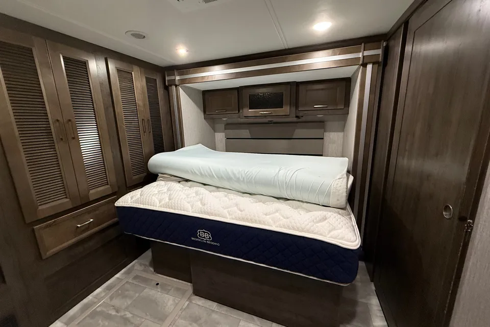 Doron’s Coachmen SRS SPORTSCOACH 354QS Class A