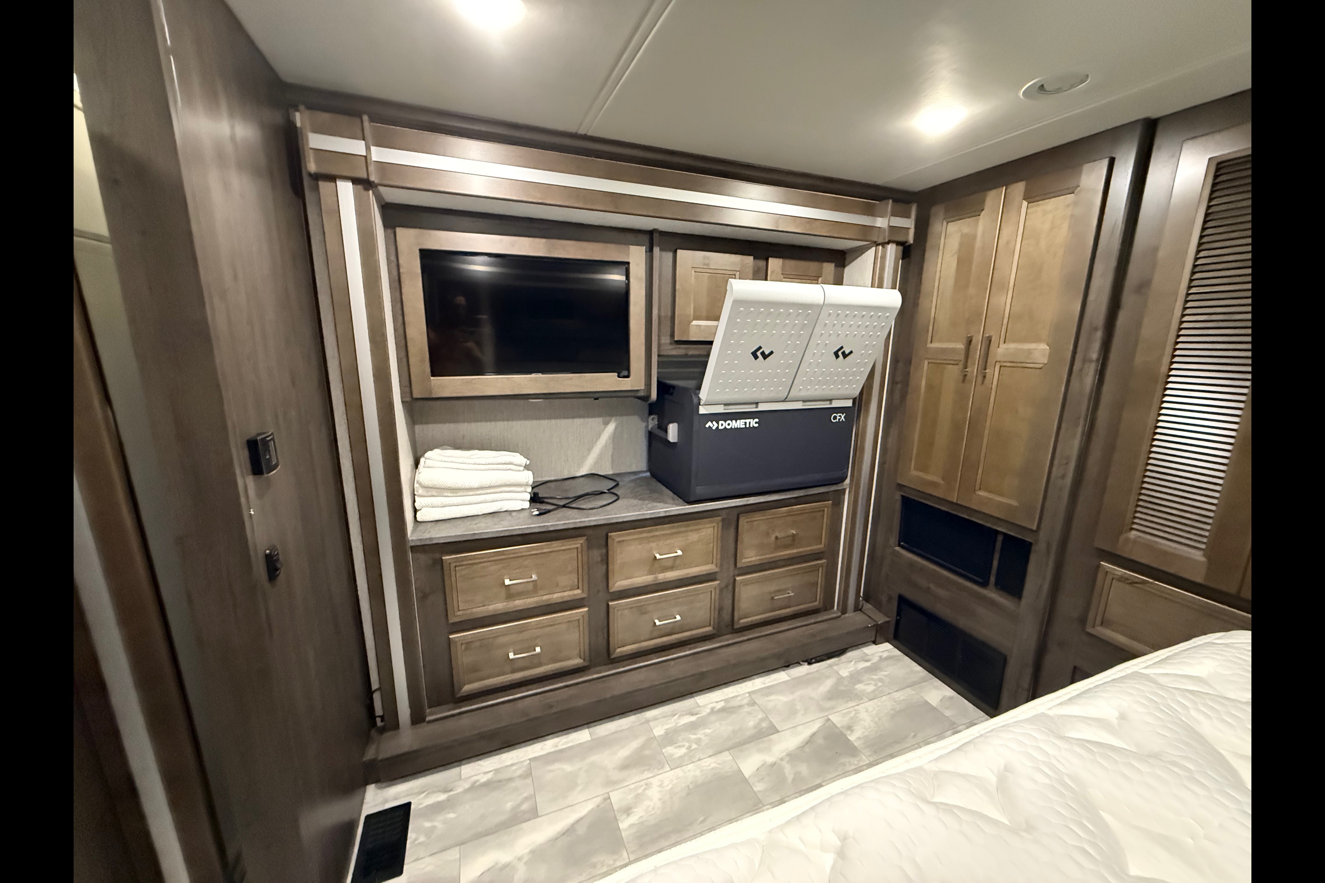 Doron’s Coachmen SRS SPORTSCOACH 354QS Class A