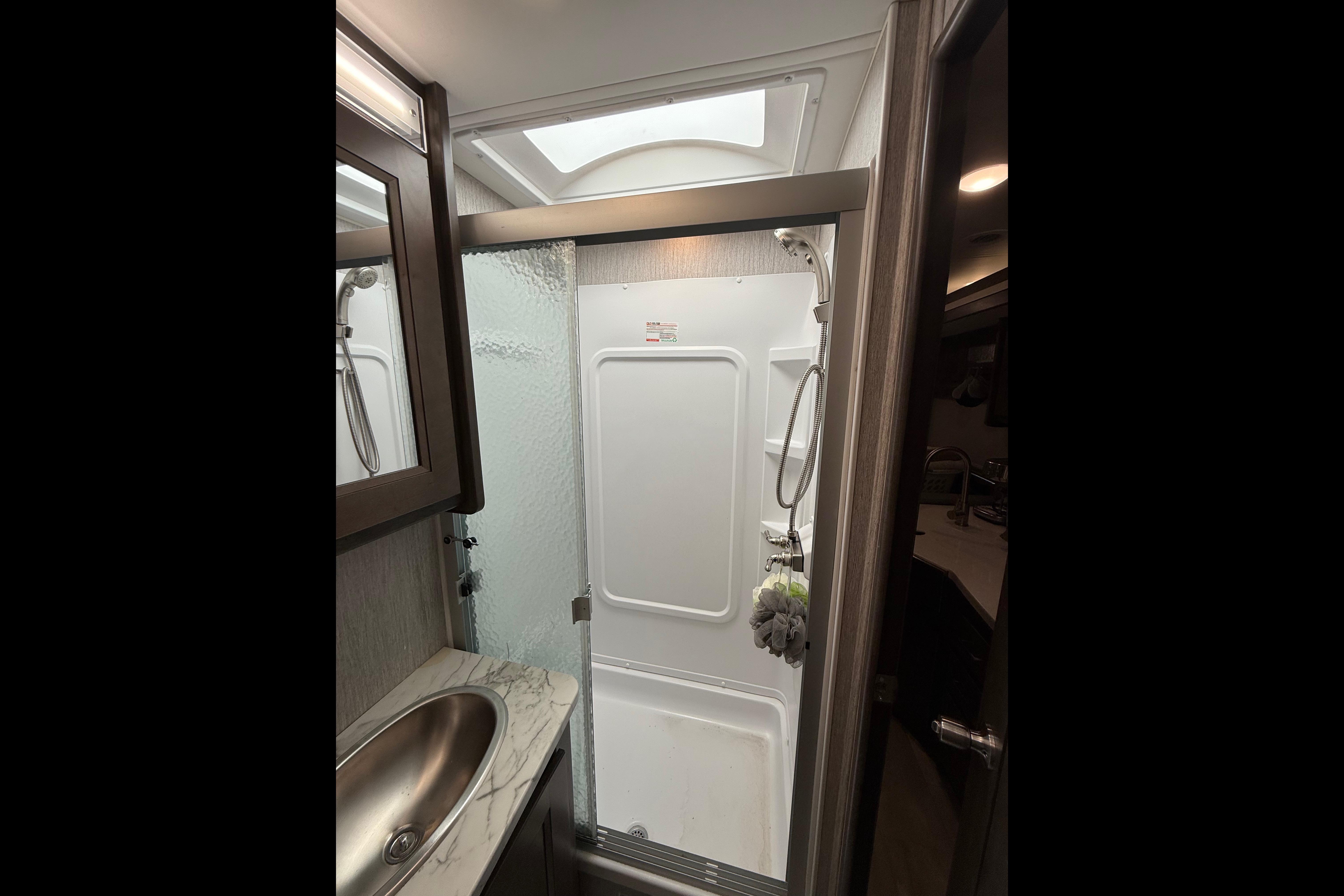 Doron’s Coachmen SRS SPORTSCOACH 354QS Class A