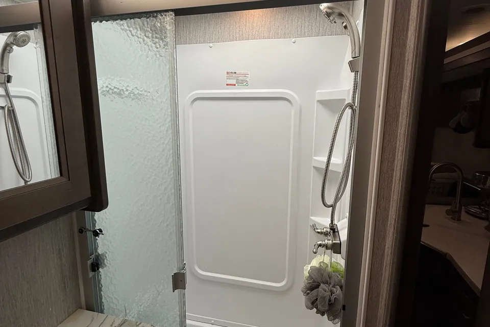 Doron’s Coachmen SRS SPORTSCOACH 354QS Class A