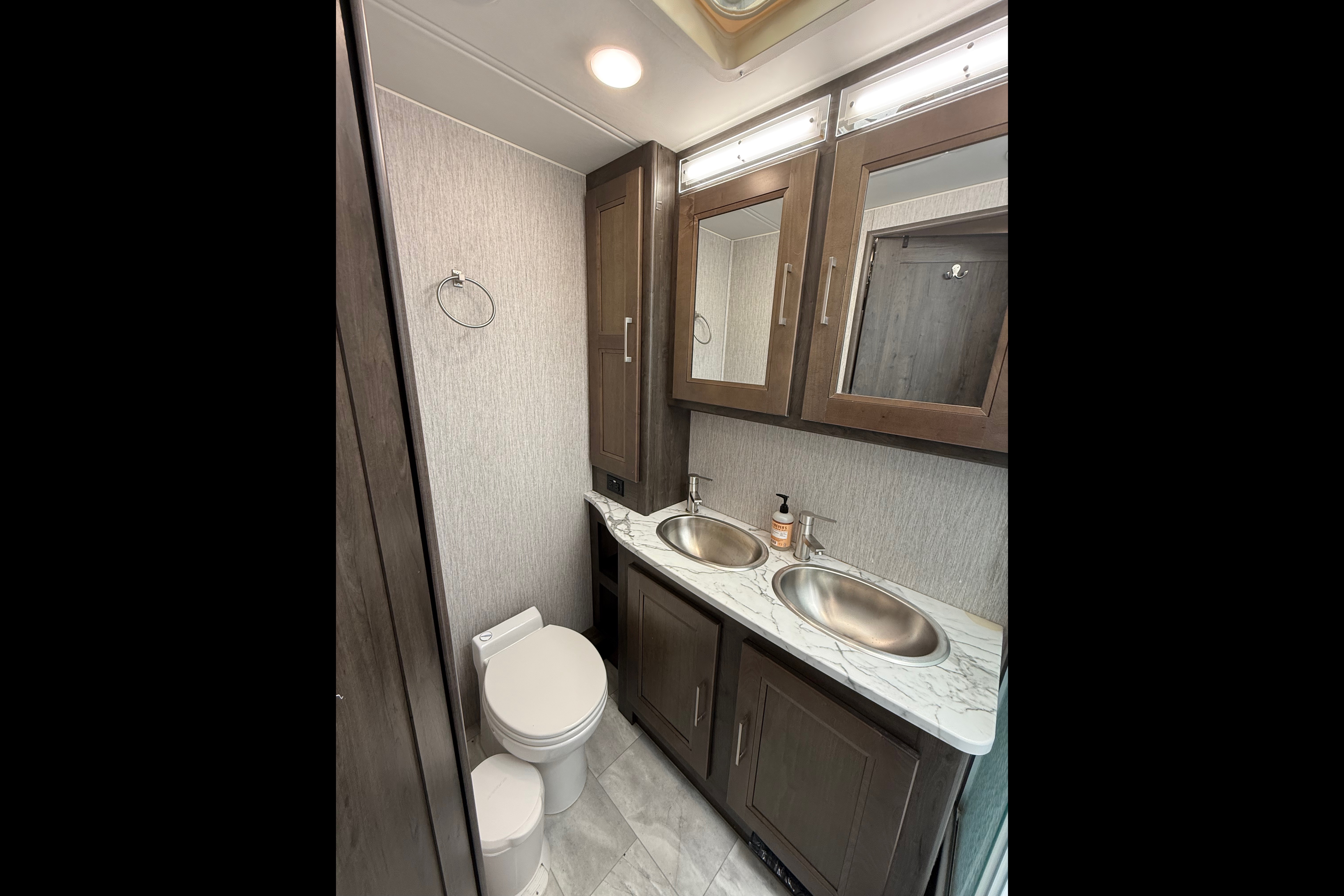 Doron’s Coachmen SRS SPORTSCOACH 354QS Class A