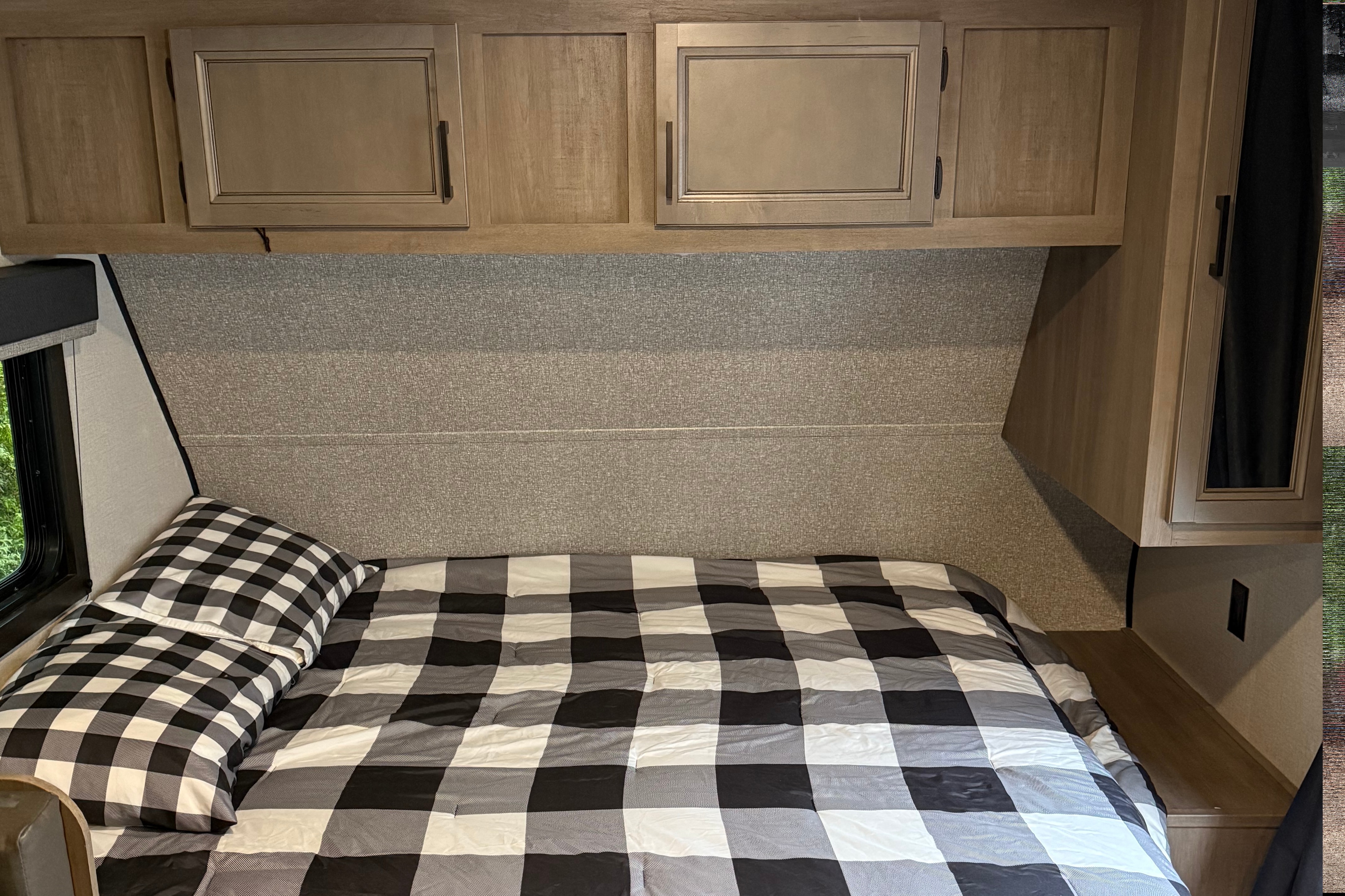 The Cozy Camper - 2022 Highland Ridge 22' Trailer
