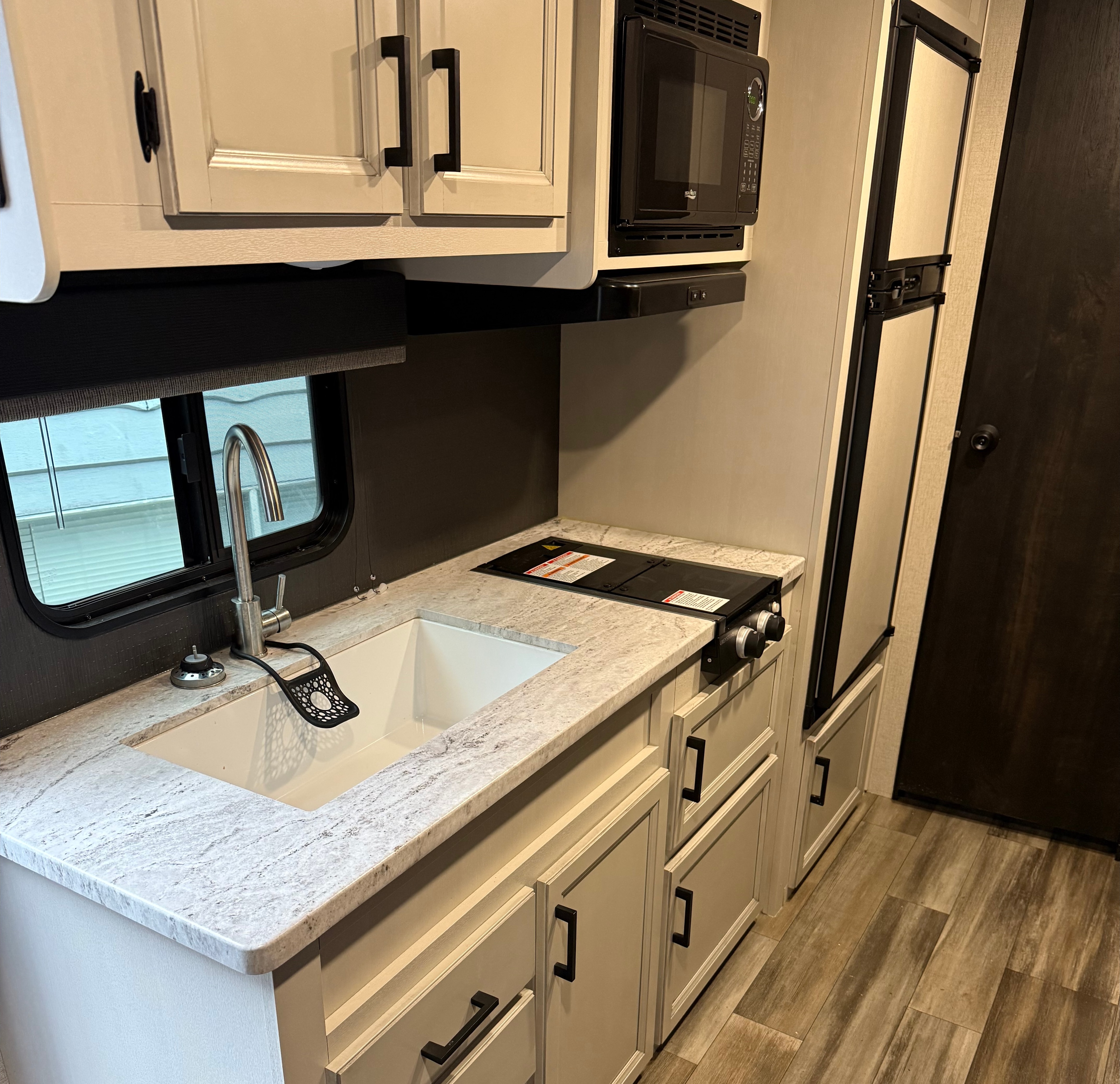 The Cozy Camper - 2022 Highland Ridge 22' Trailer