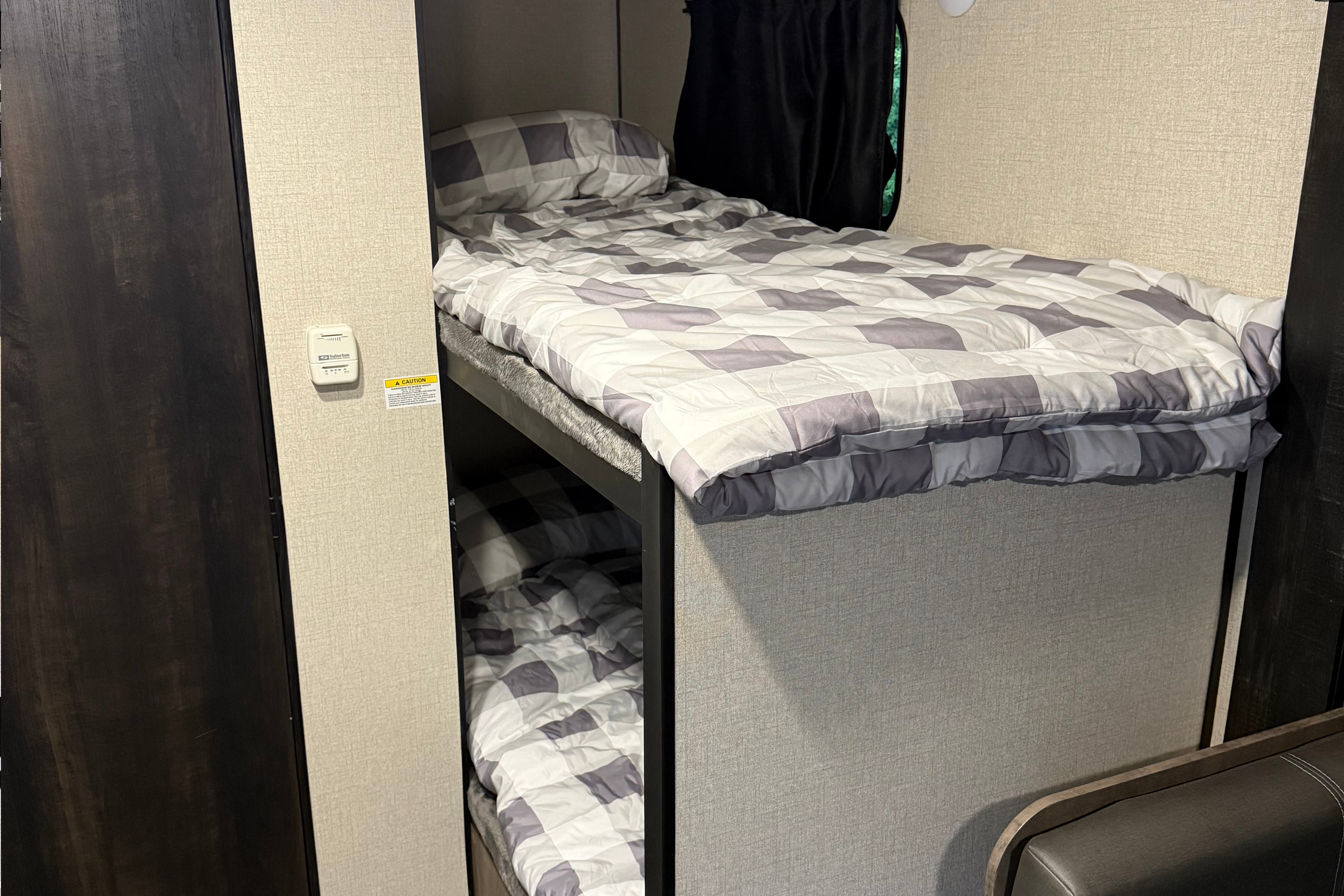 The Cozy Camper - 2022 Highland Ridge 22' Trailer