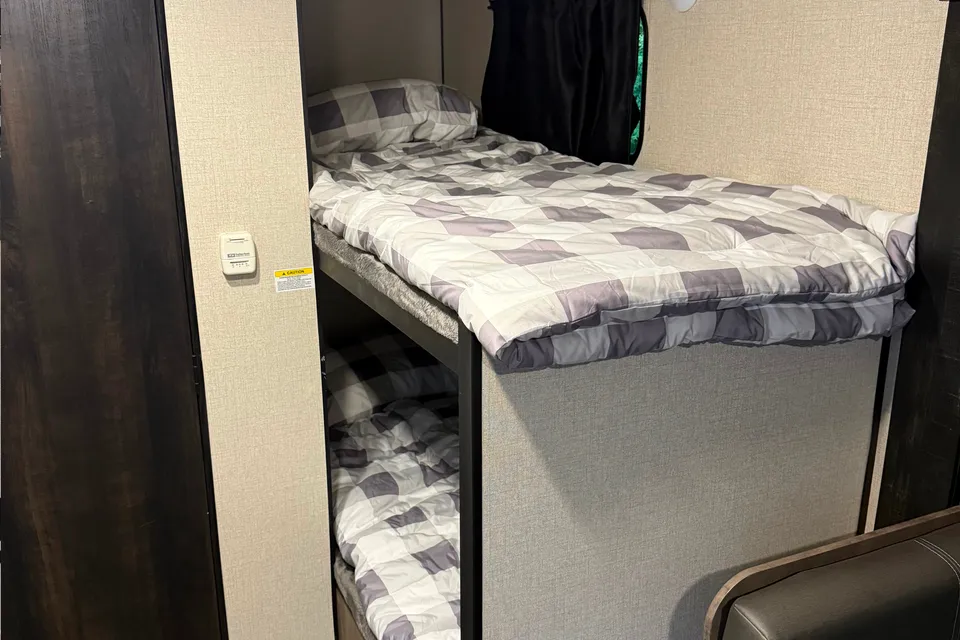 The Cozy Camper - 2022 Highland Ridge 22' Trailer