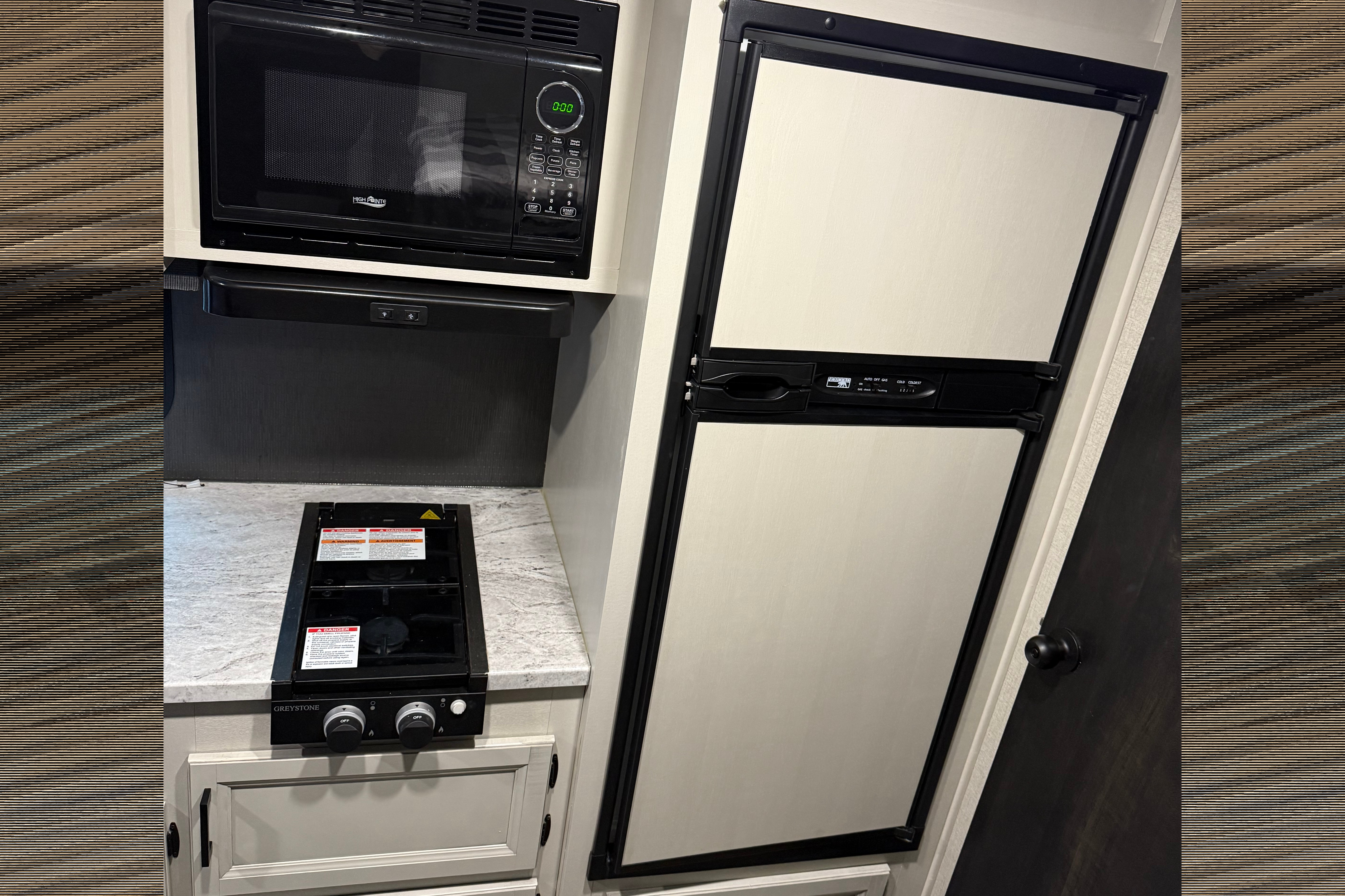 The Cozy Camper - 2022 Highland Ridge 22' Trailer
