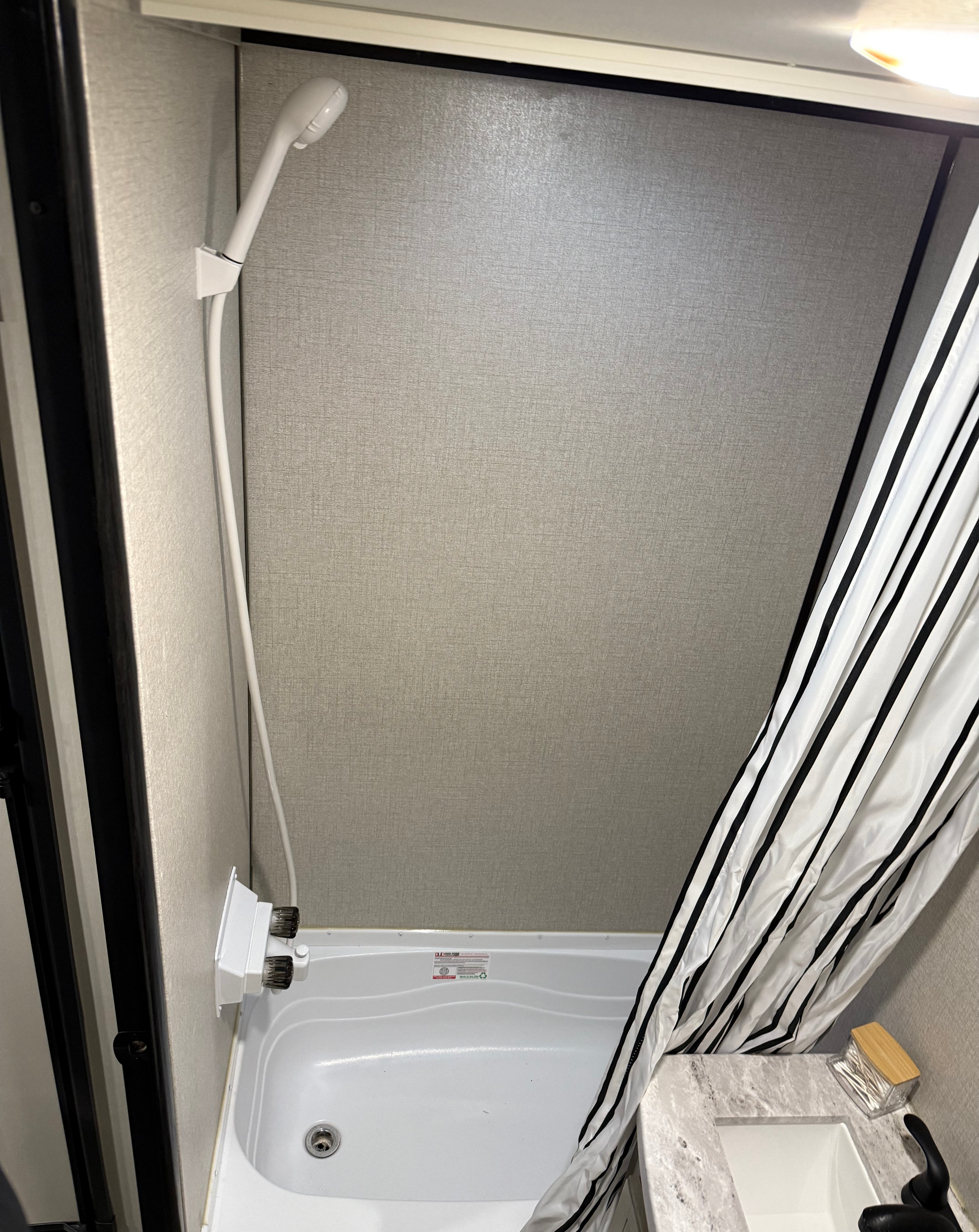 The Cozy Camper - 2022 Highland Ridge 22' Trailer