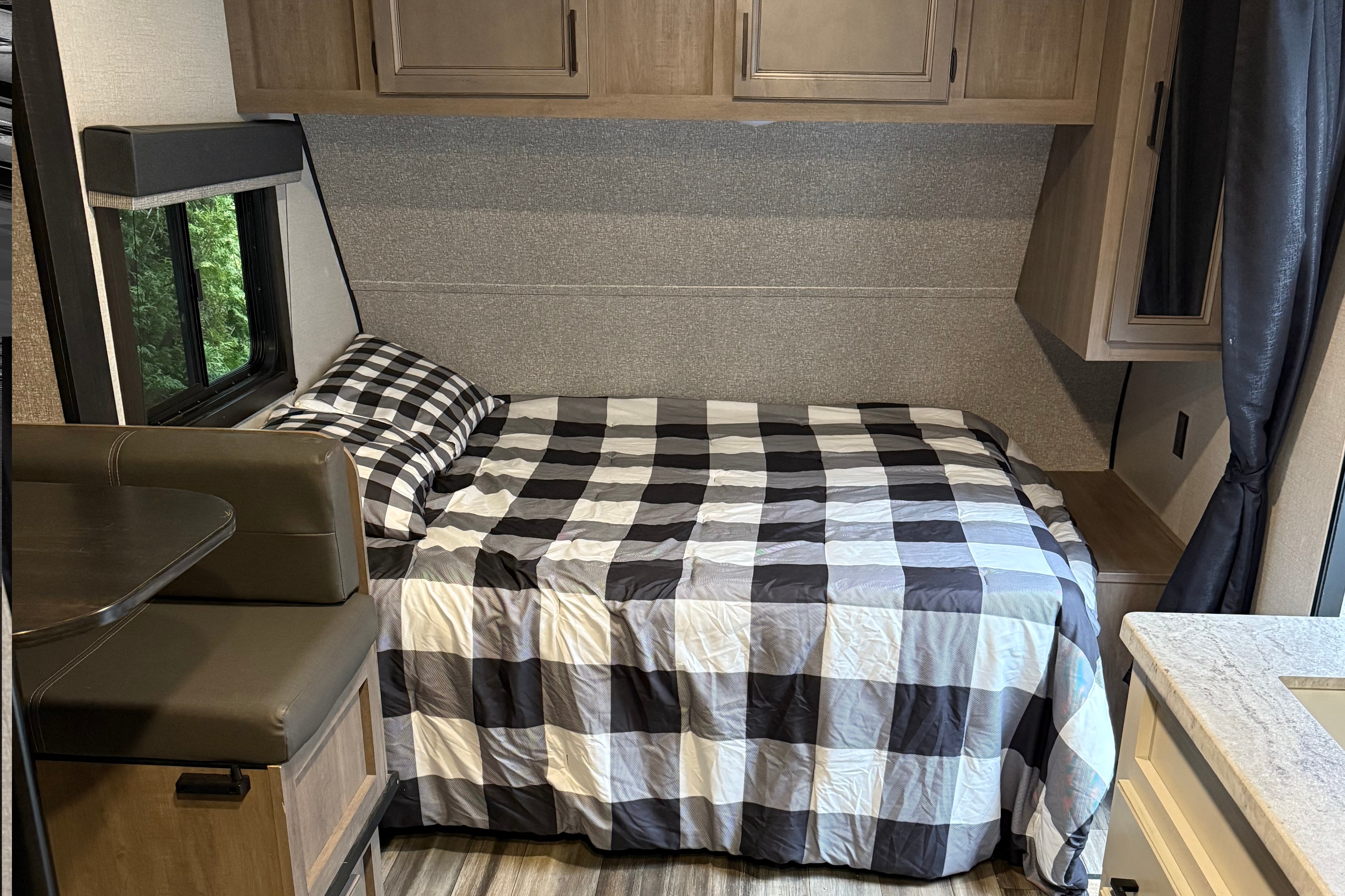 The Cozy Camper - 2022 Highland Ridge 22' Trailer