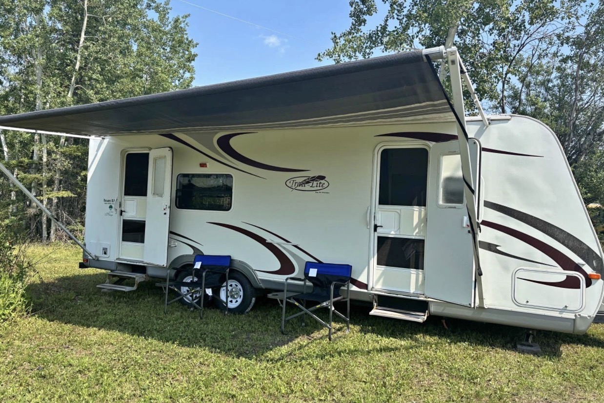 Michi’s feather lightTravel Trailer