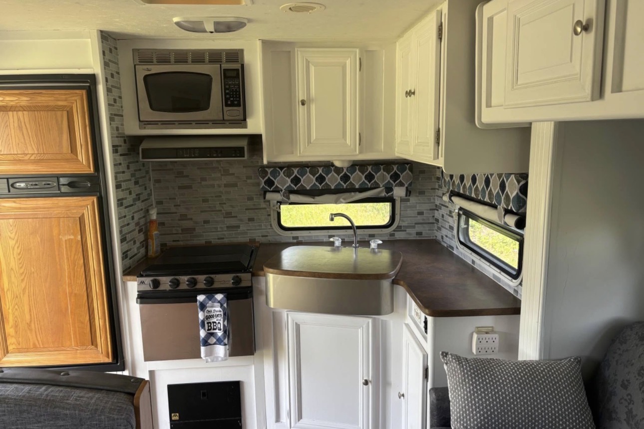 Michi’s feather lightTravel Trailer