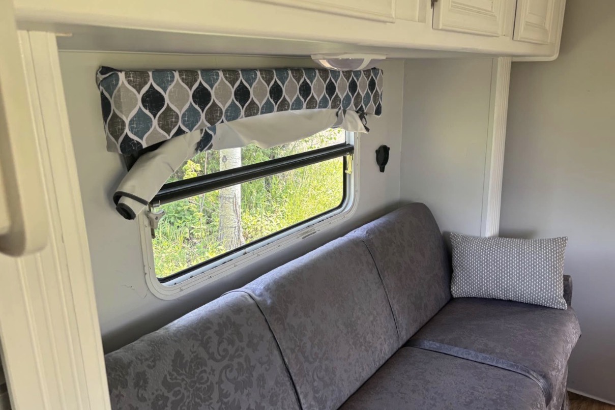 Michi’s feather lightTravel Trailer