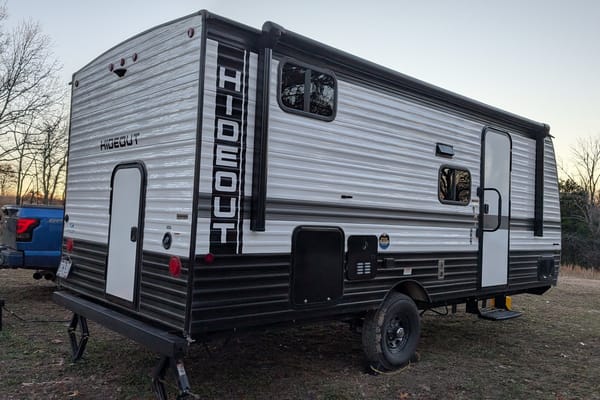 Redwood - Cozy Couples Camper (Sleeps 4-6)