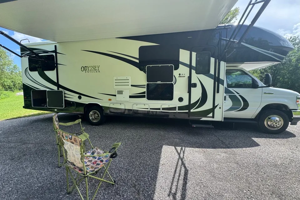 Phoenix - Entegra Coach Odyssey 31F Class C ***SLEEPS 10***UNLIMITED MILES***